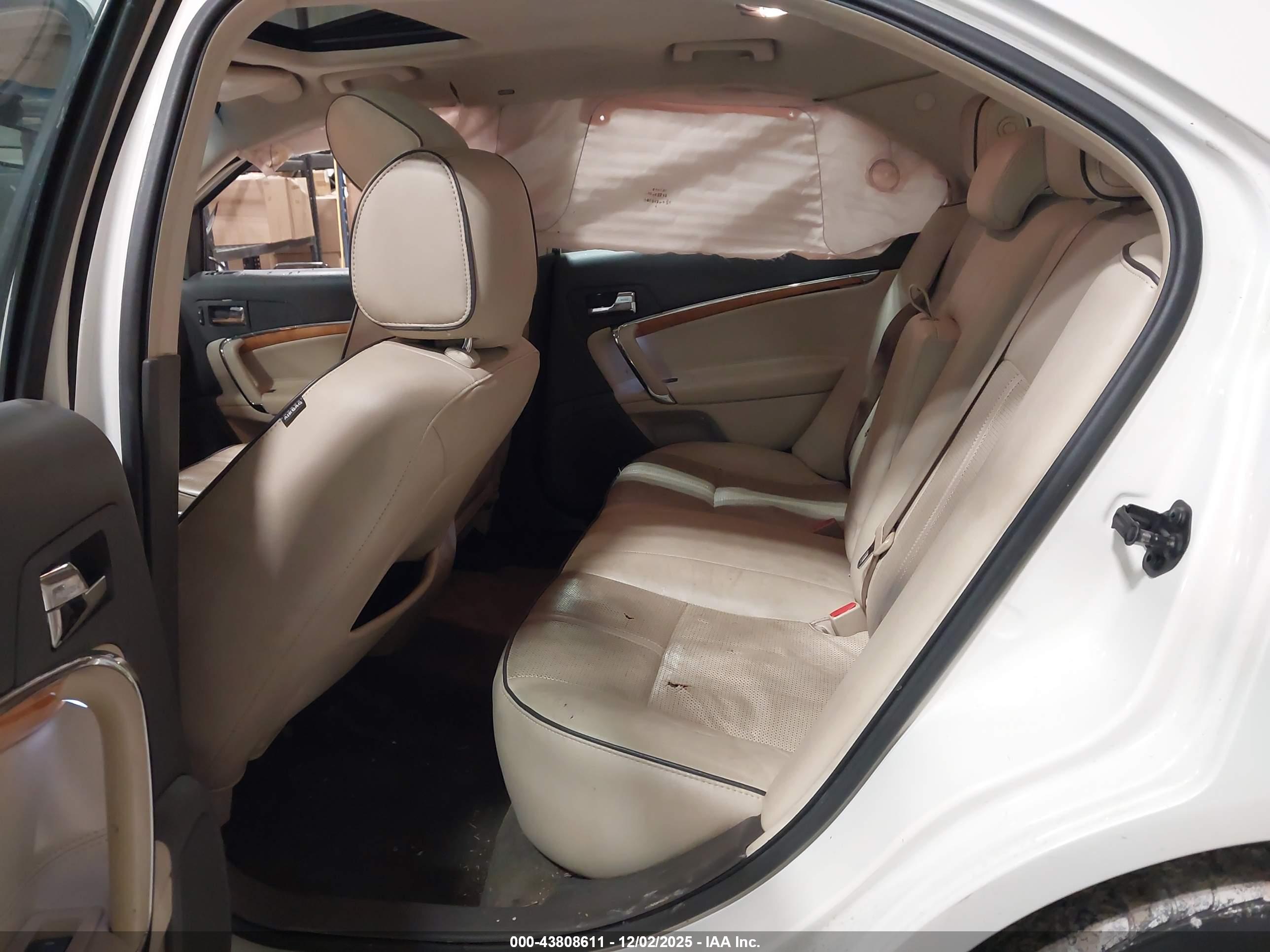 LINCOLN MKZ image 8