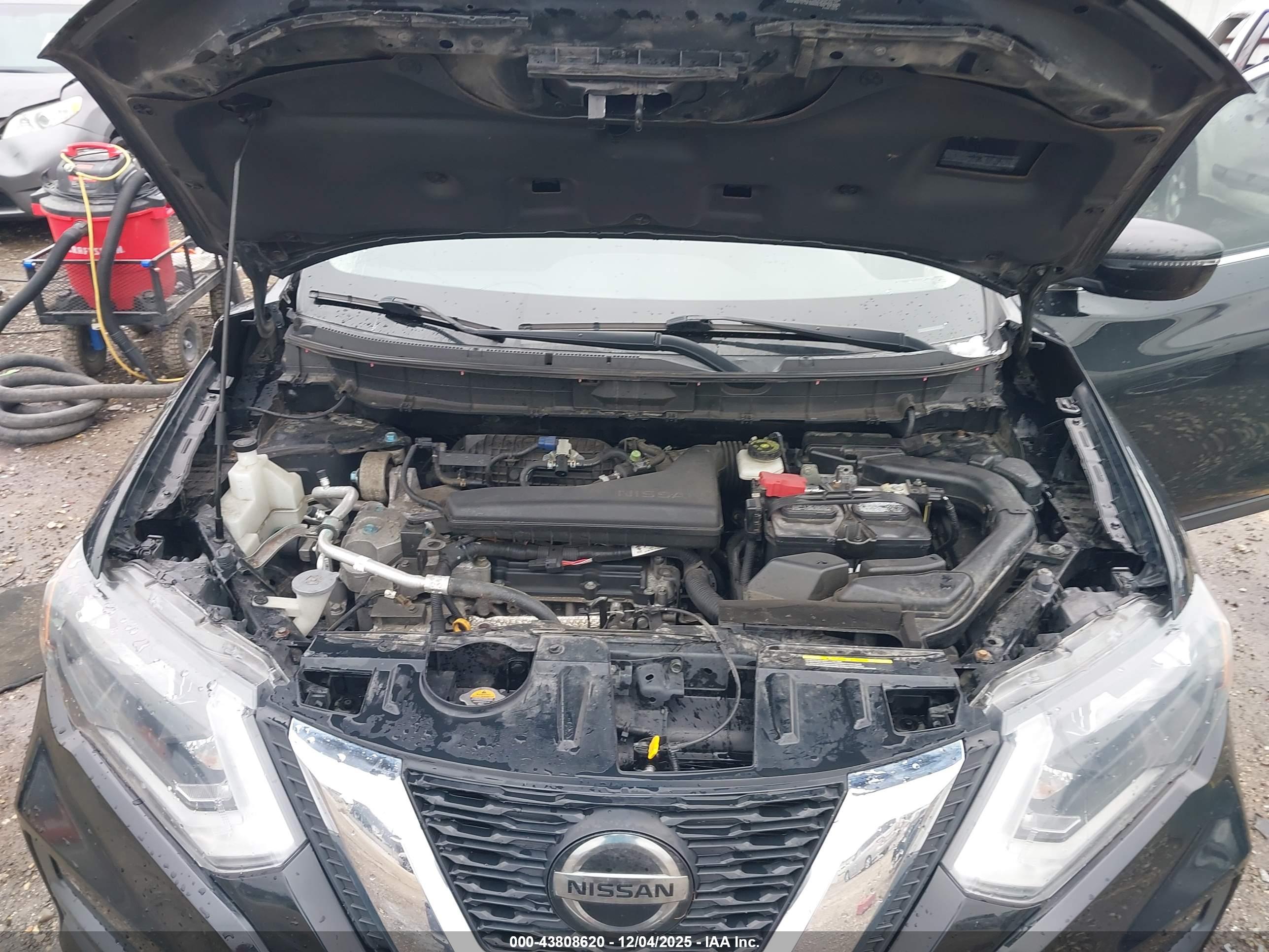 NISSAN ROGUE image 10
