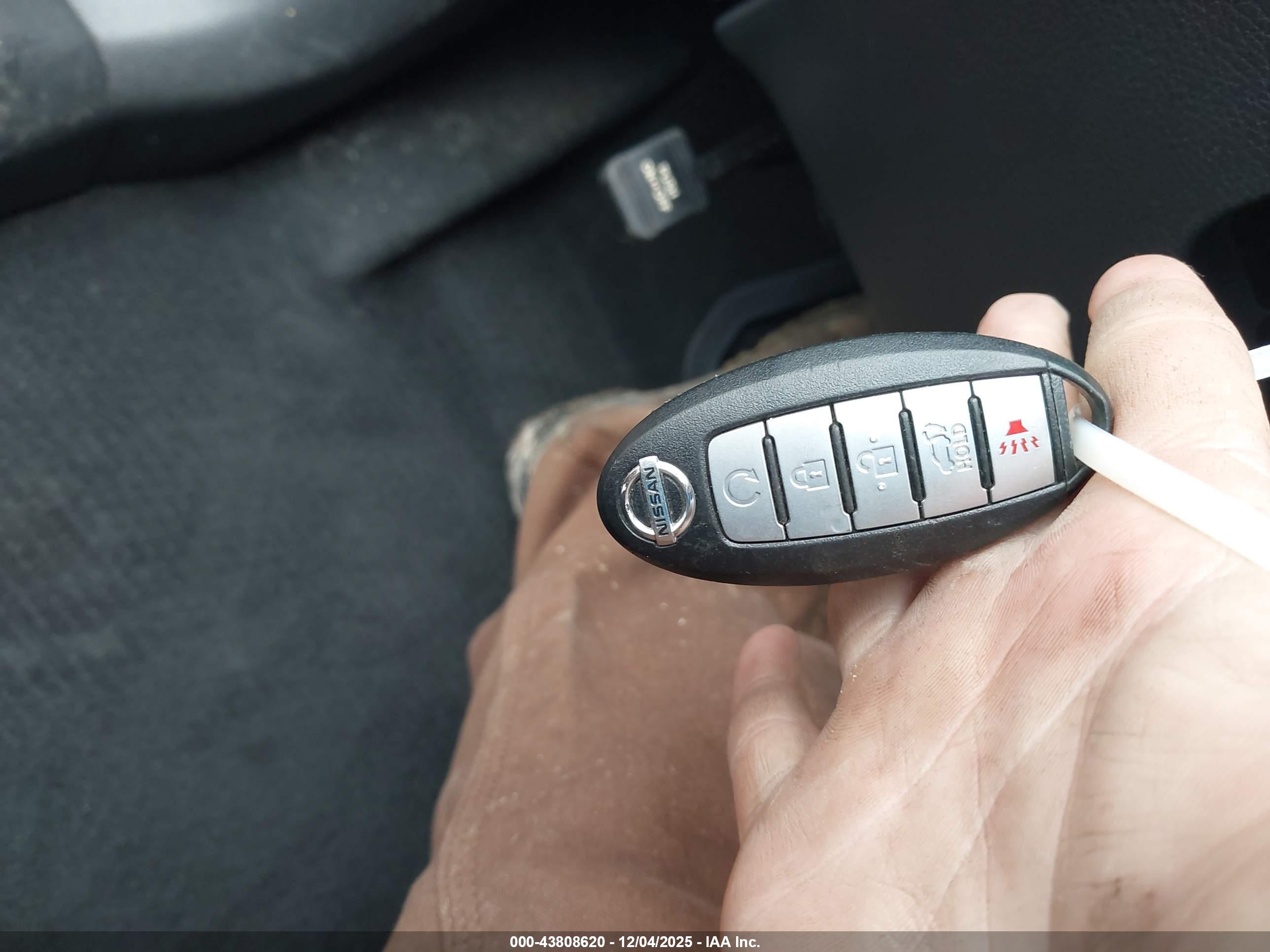 NISSAN ROGUE image 11