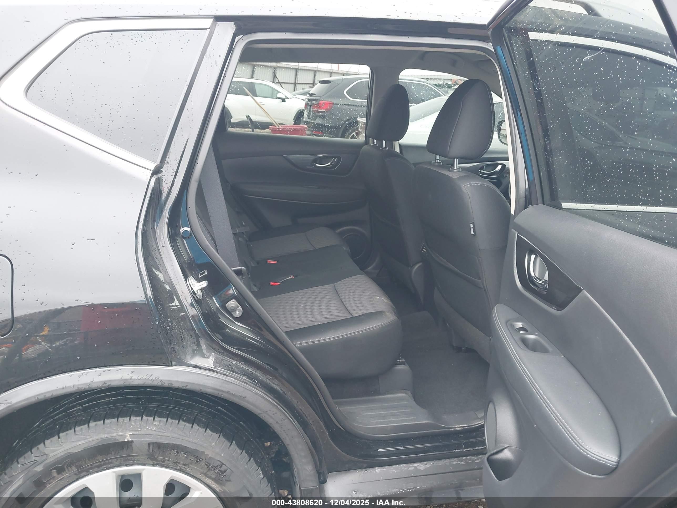NISSAN ROGUE image 8