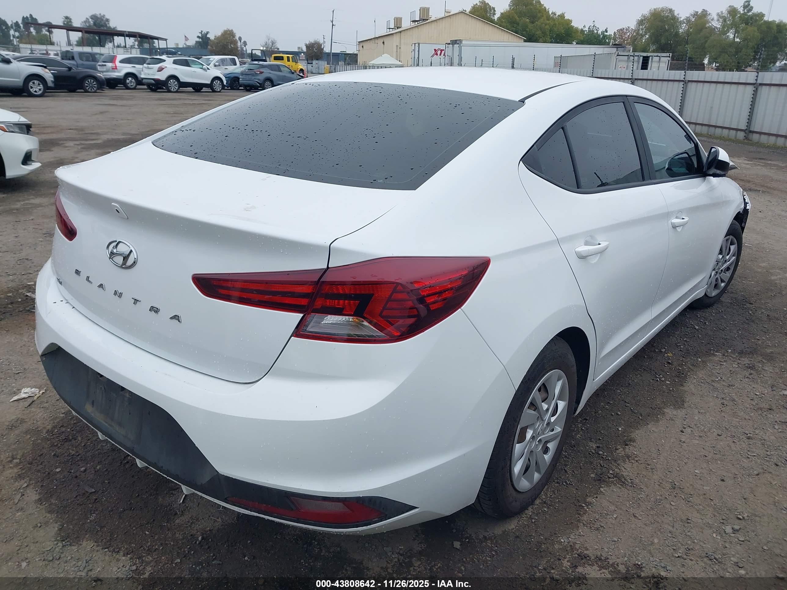 HYUNDAI ELANTRA image 4