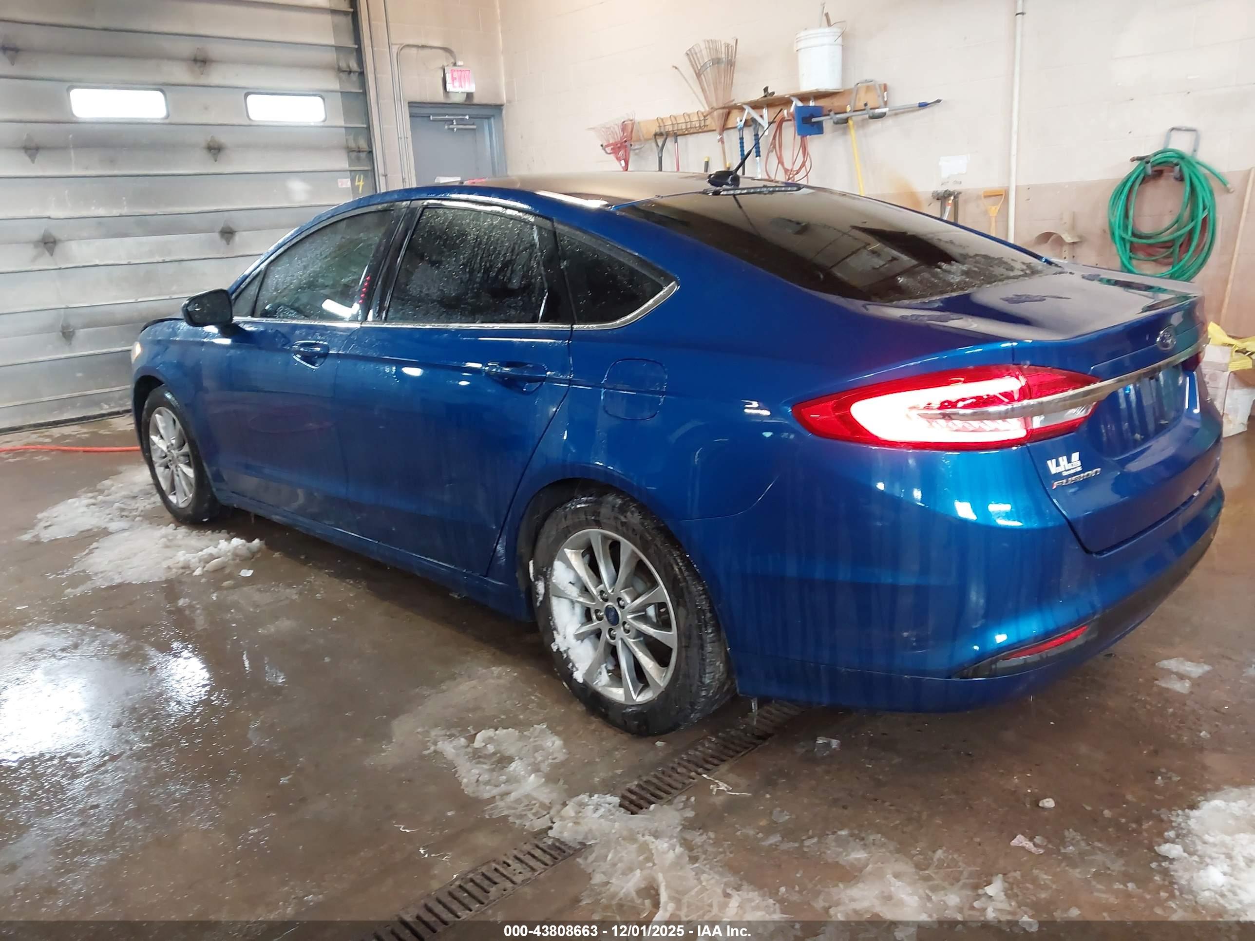 FORD FUSION image 3