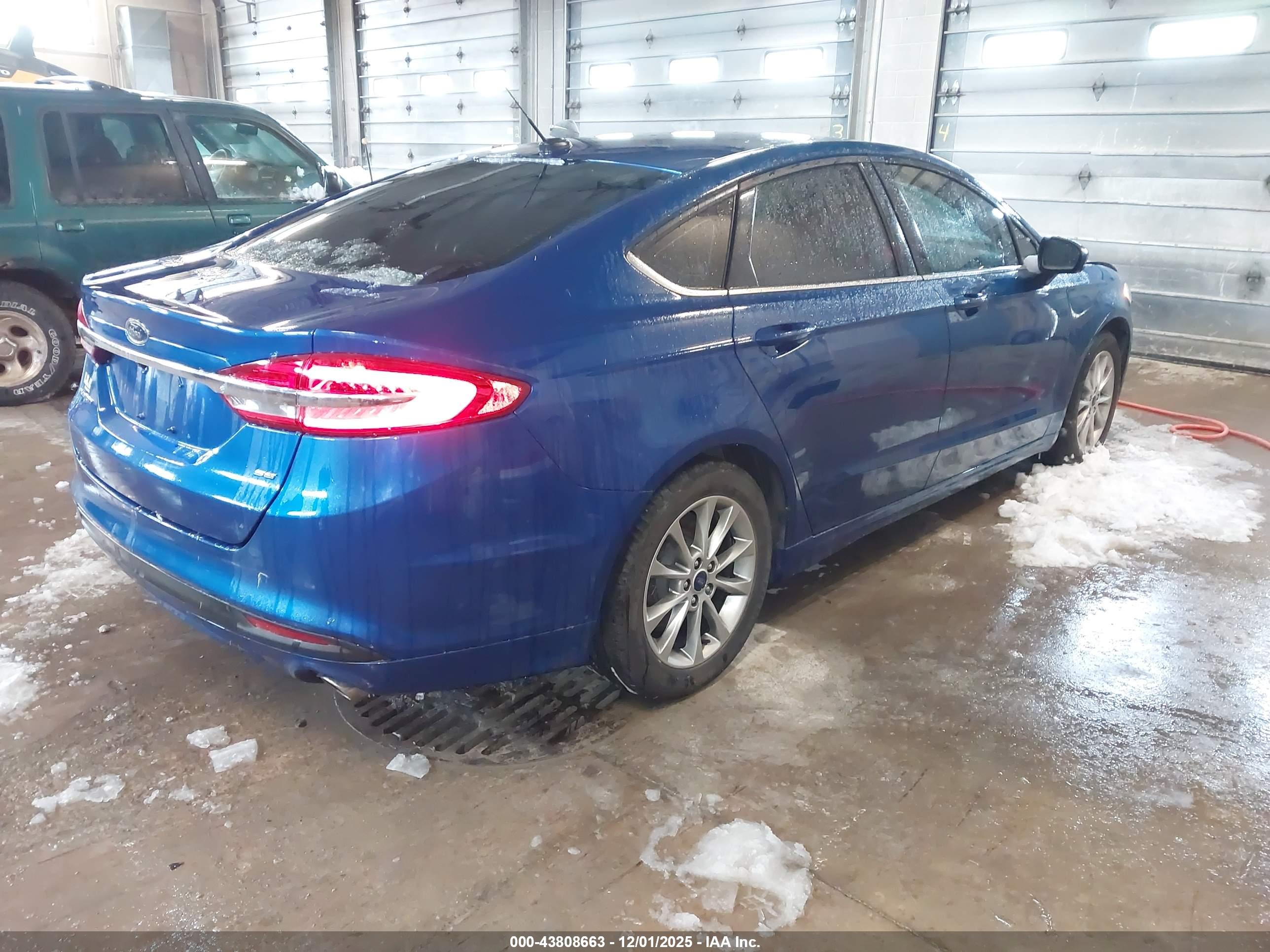 FORD FUSION image 4
