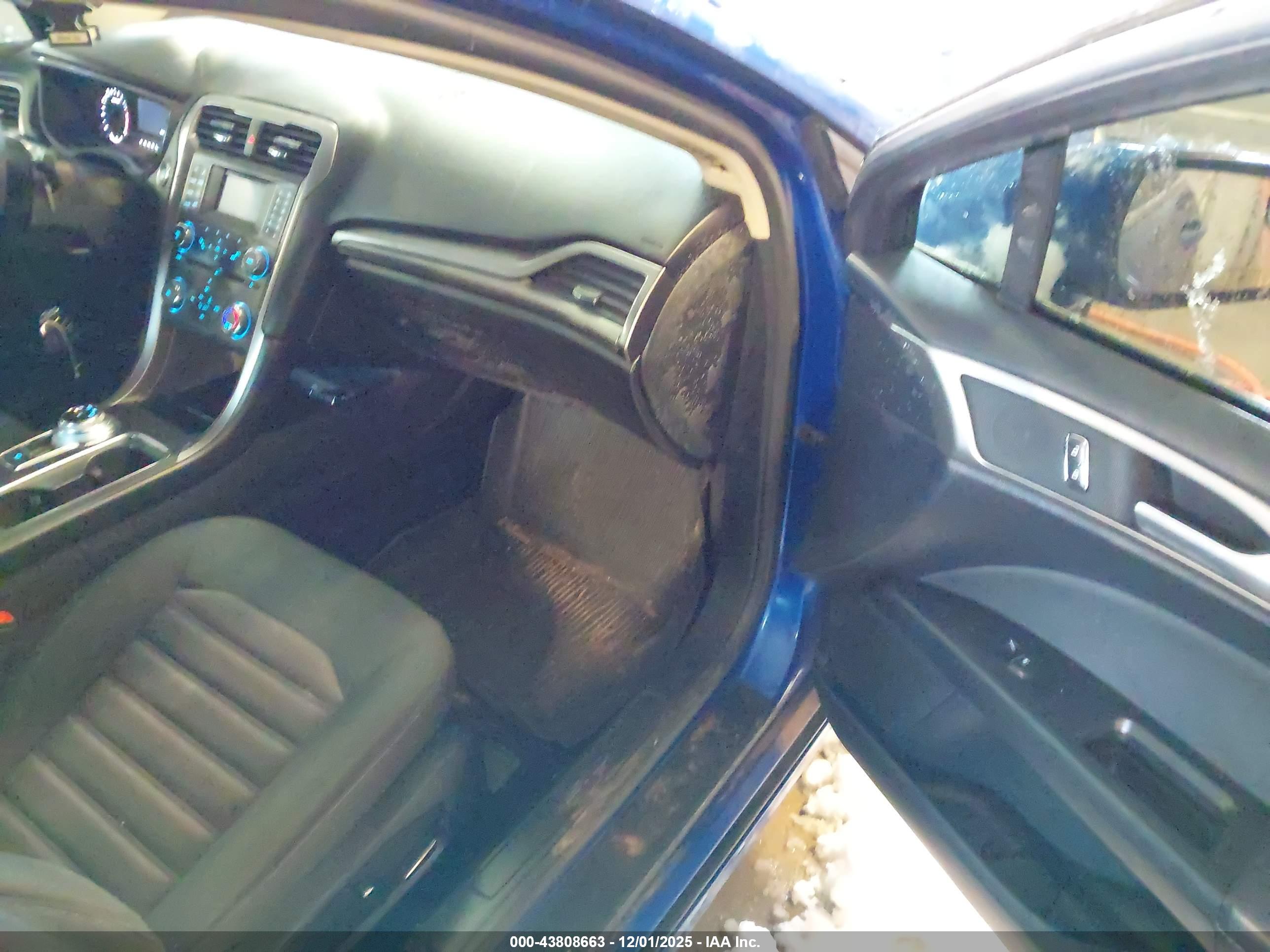 FORD FUSION image 5