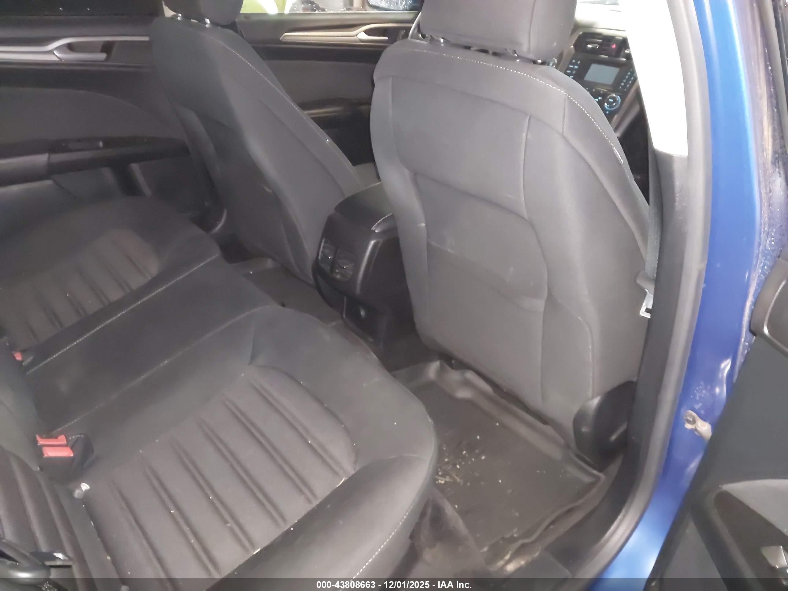 FORD FUSION image 8