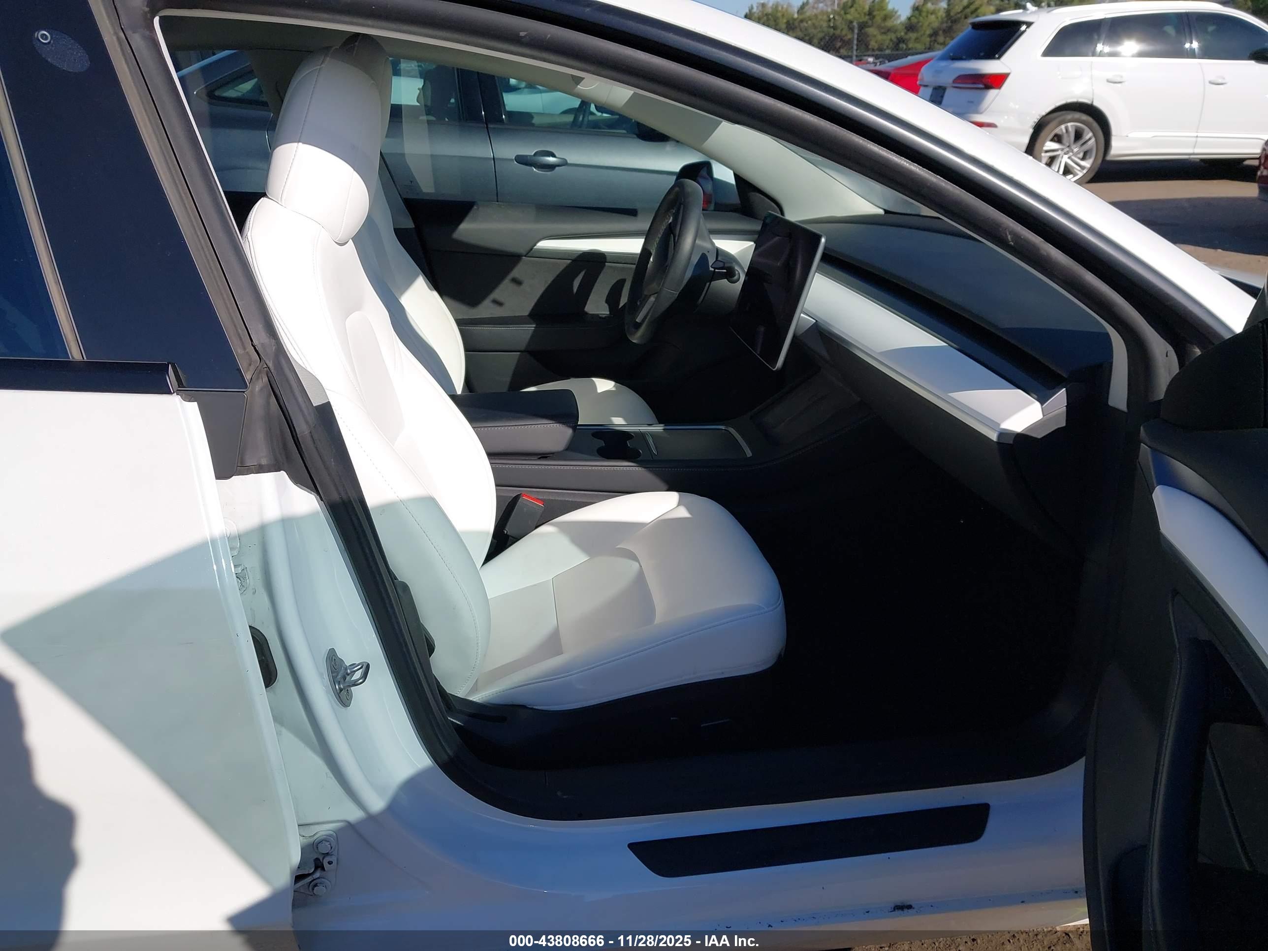 TESLA MODEL image 5