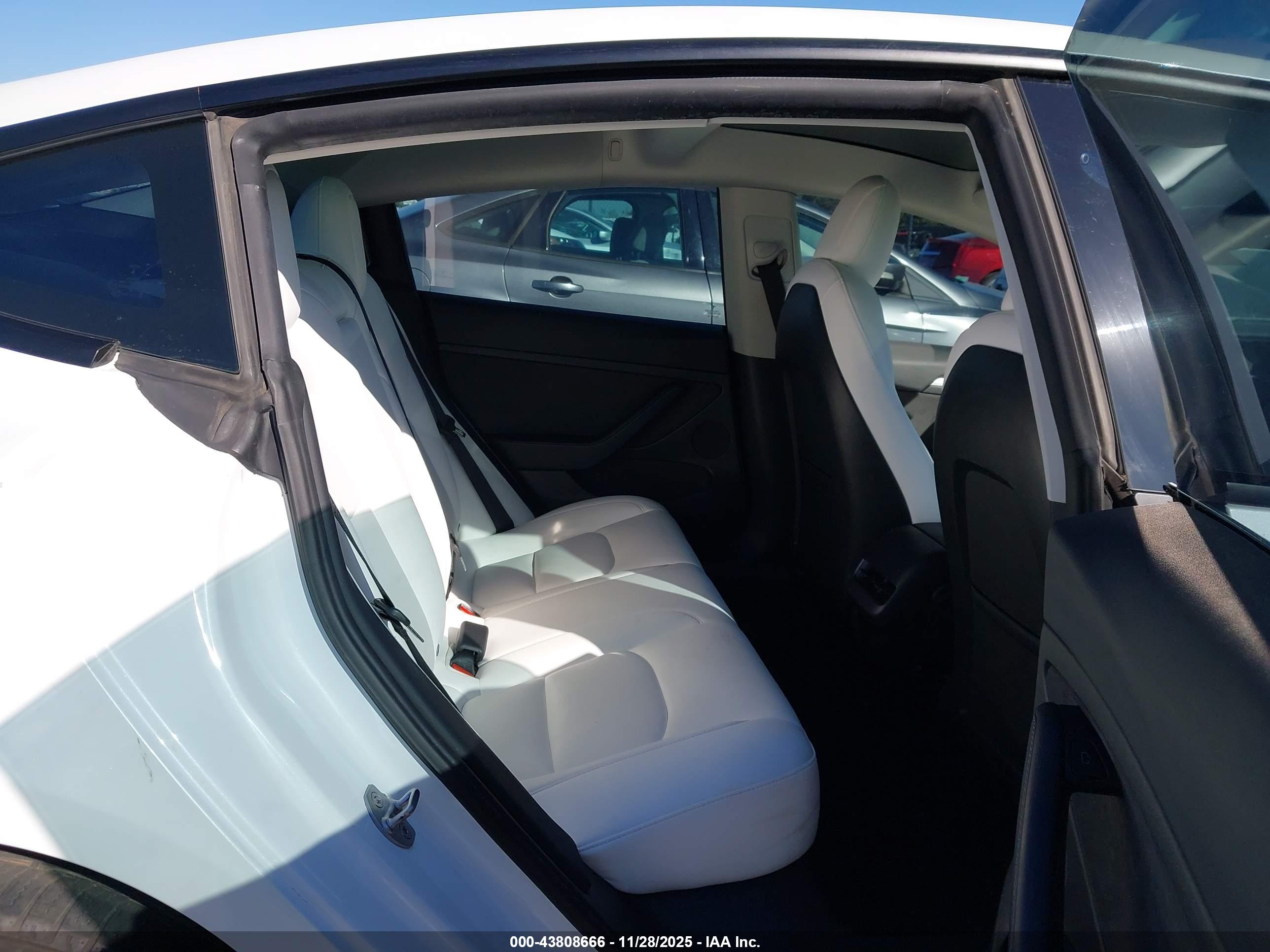 TESLA MODEL image 8