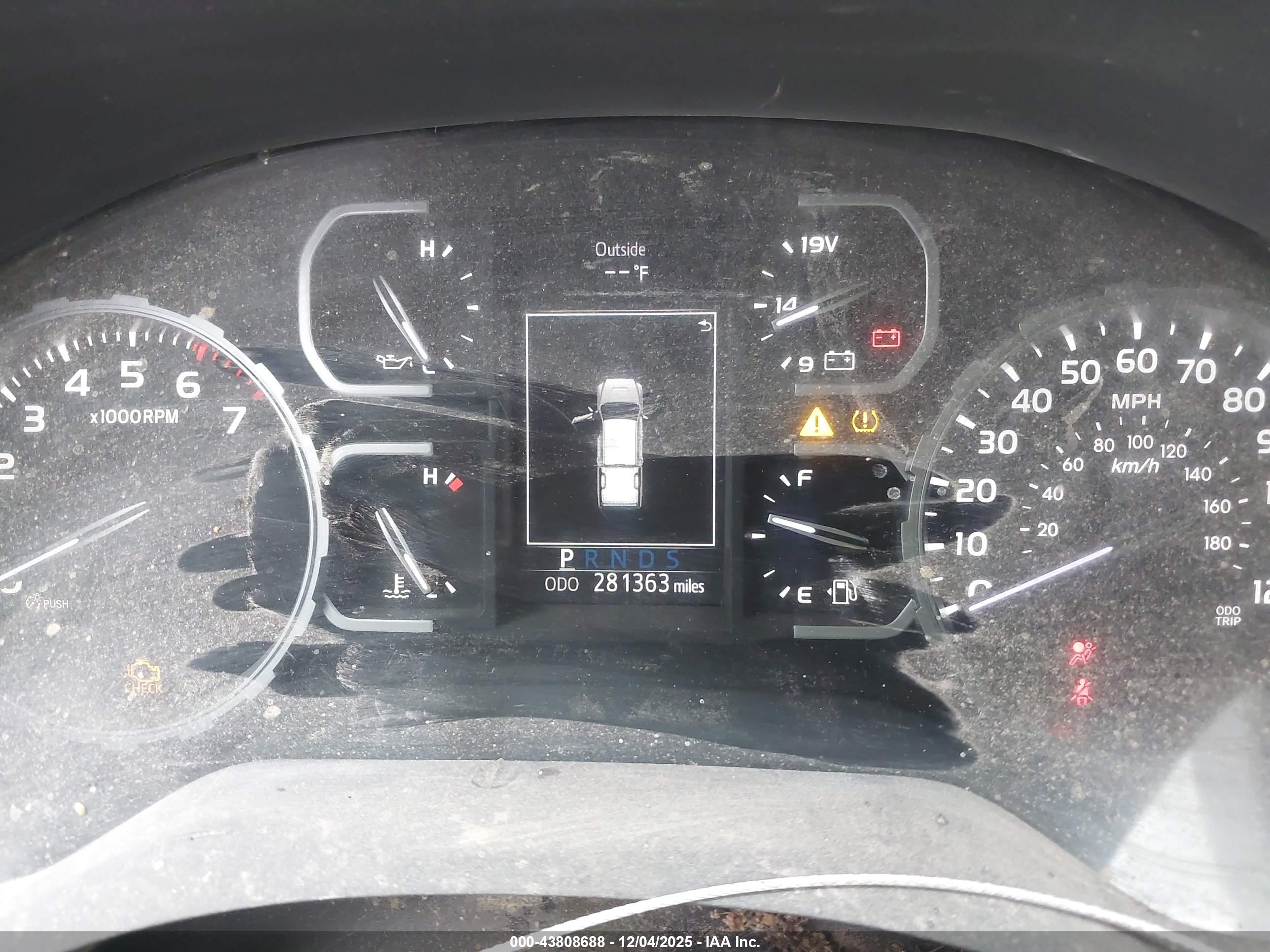 TOYOTA TUNDRA image 7