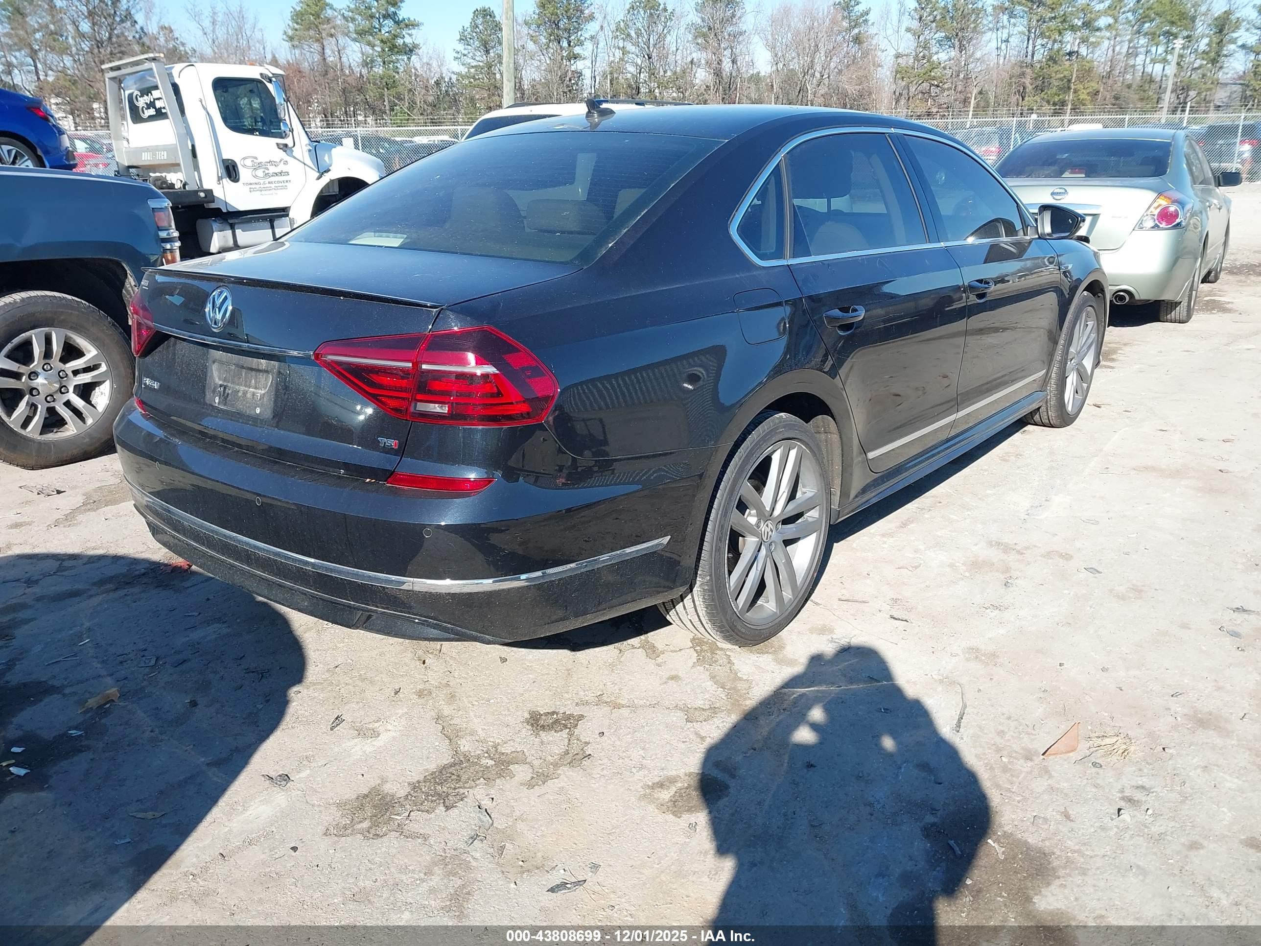 VOLKSWAGEN PASSAT image 4