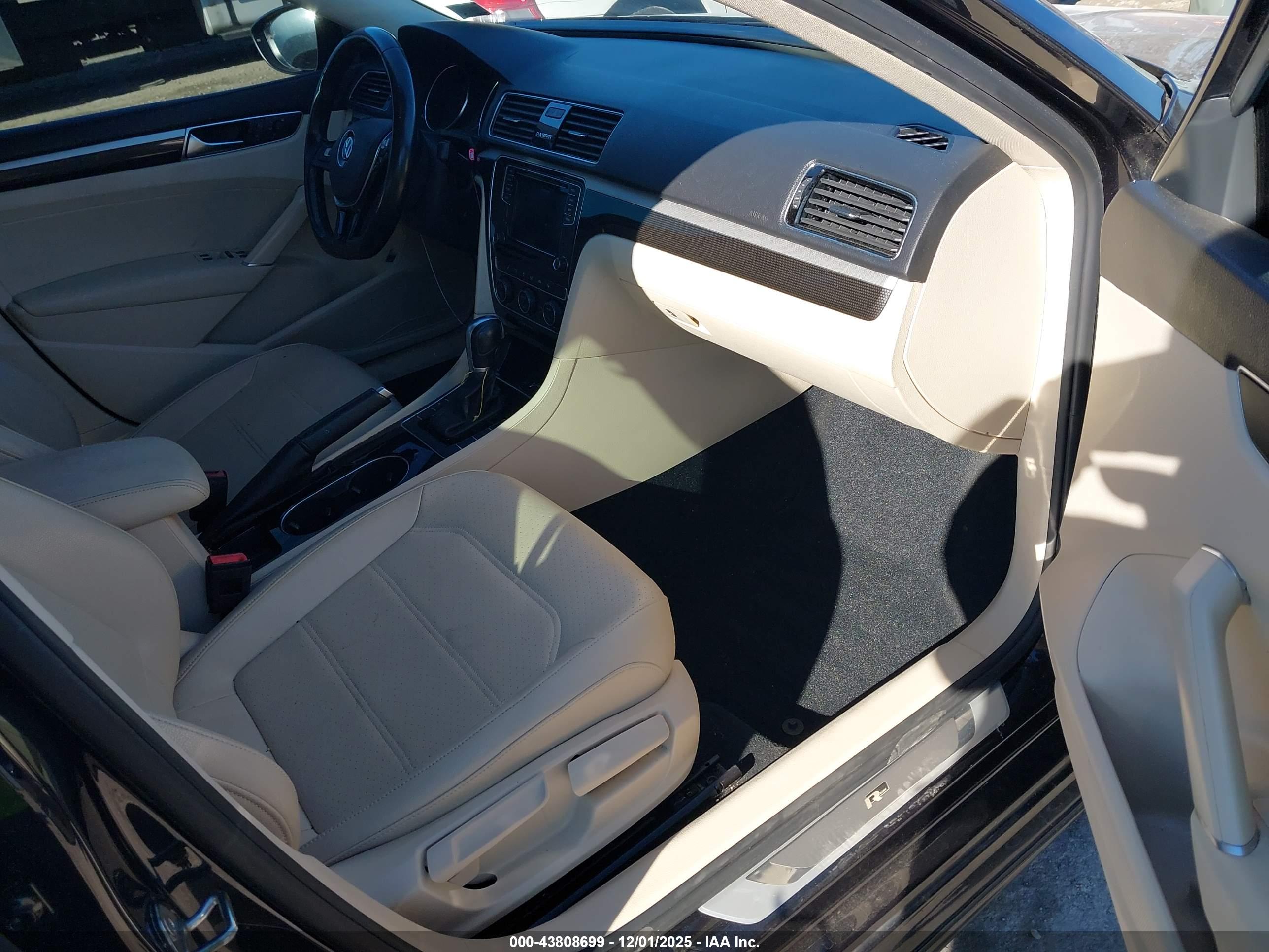 VOLKSWAGEN PASSAT image 5