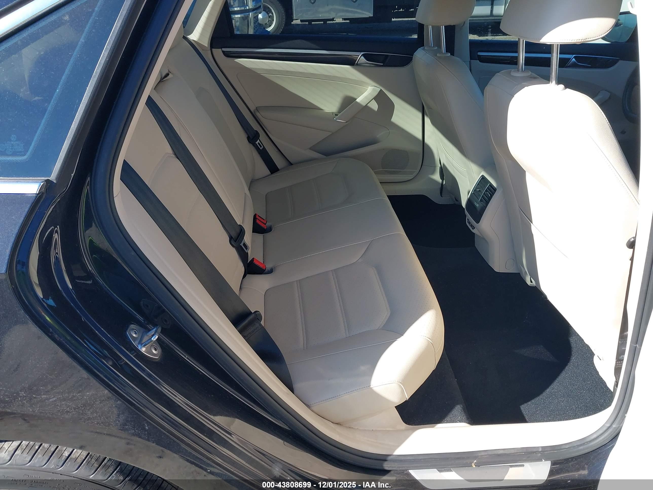 VOLKSWAGEN PASSAT image 8