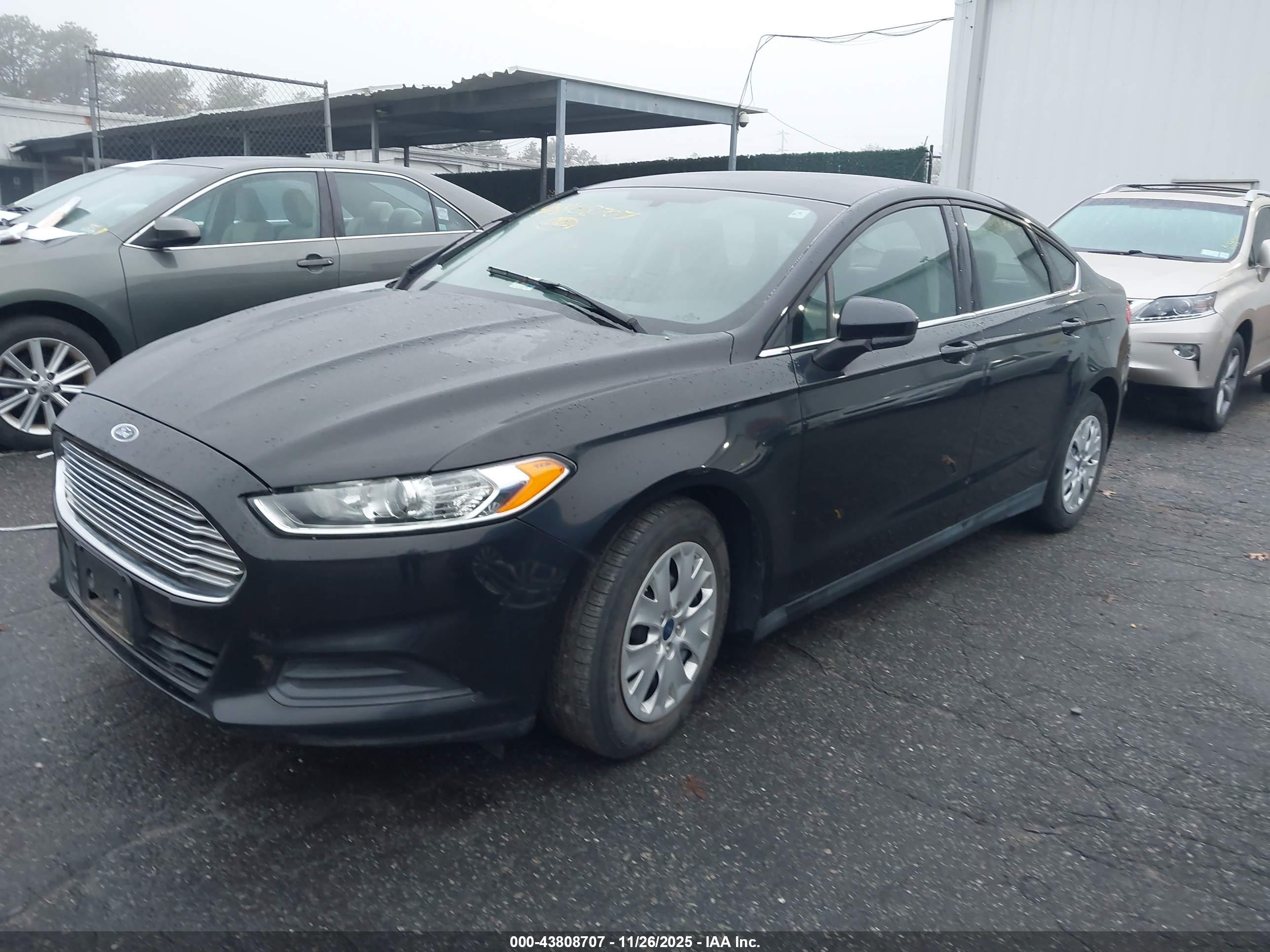 FORD FUSION image 2