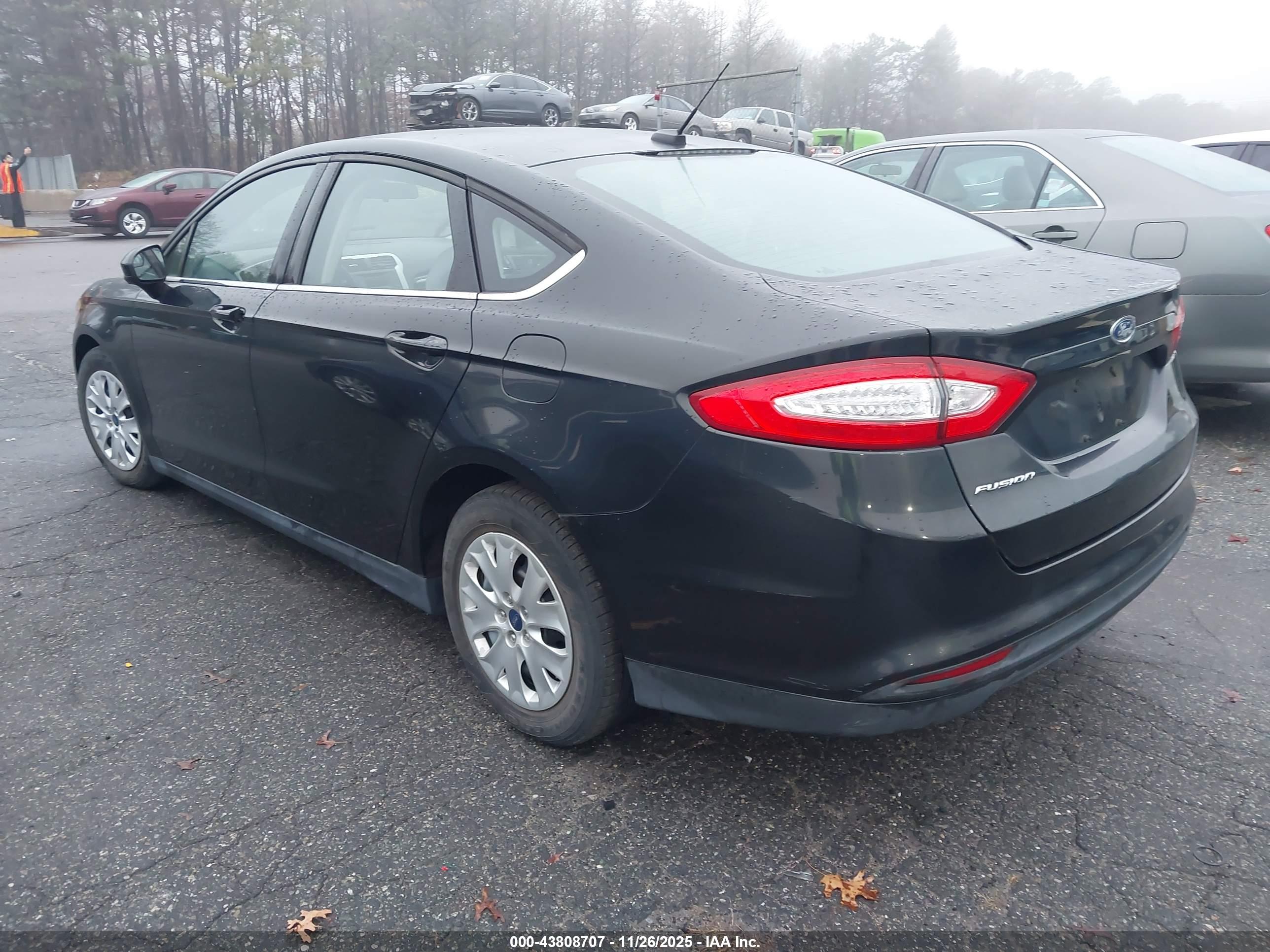 FORD FUSION image 3