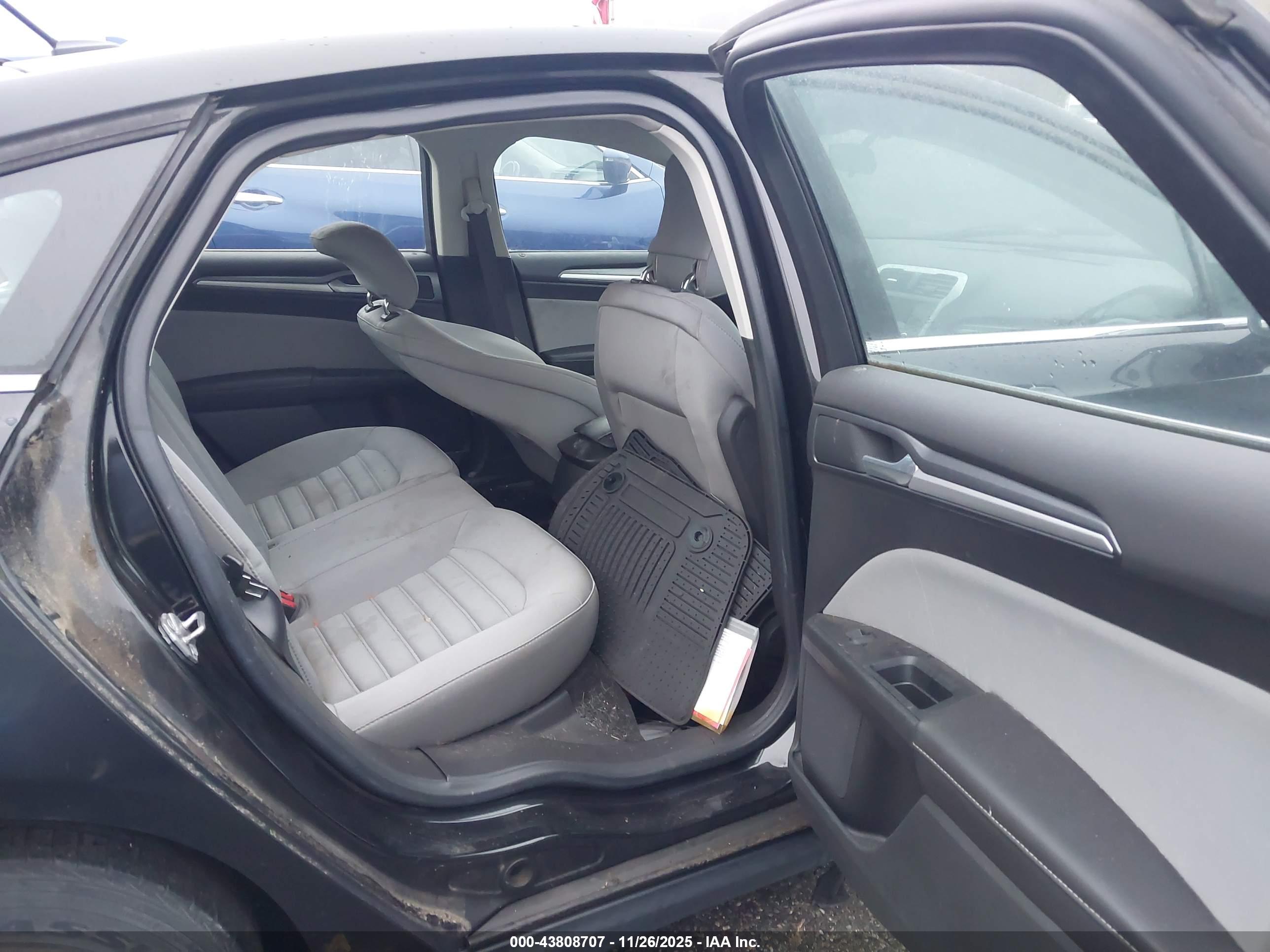 FORD FUSION image 8