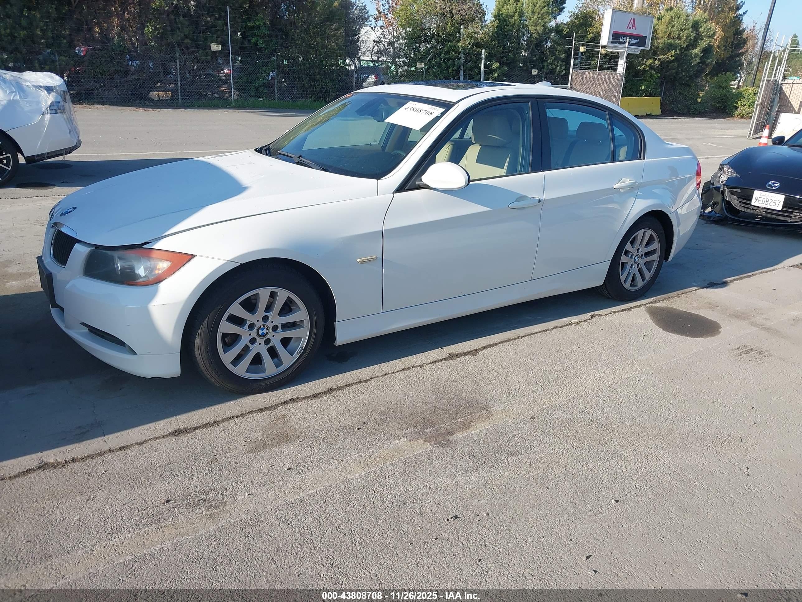 BMW 328I image 2