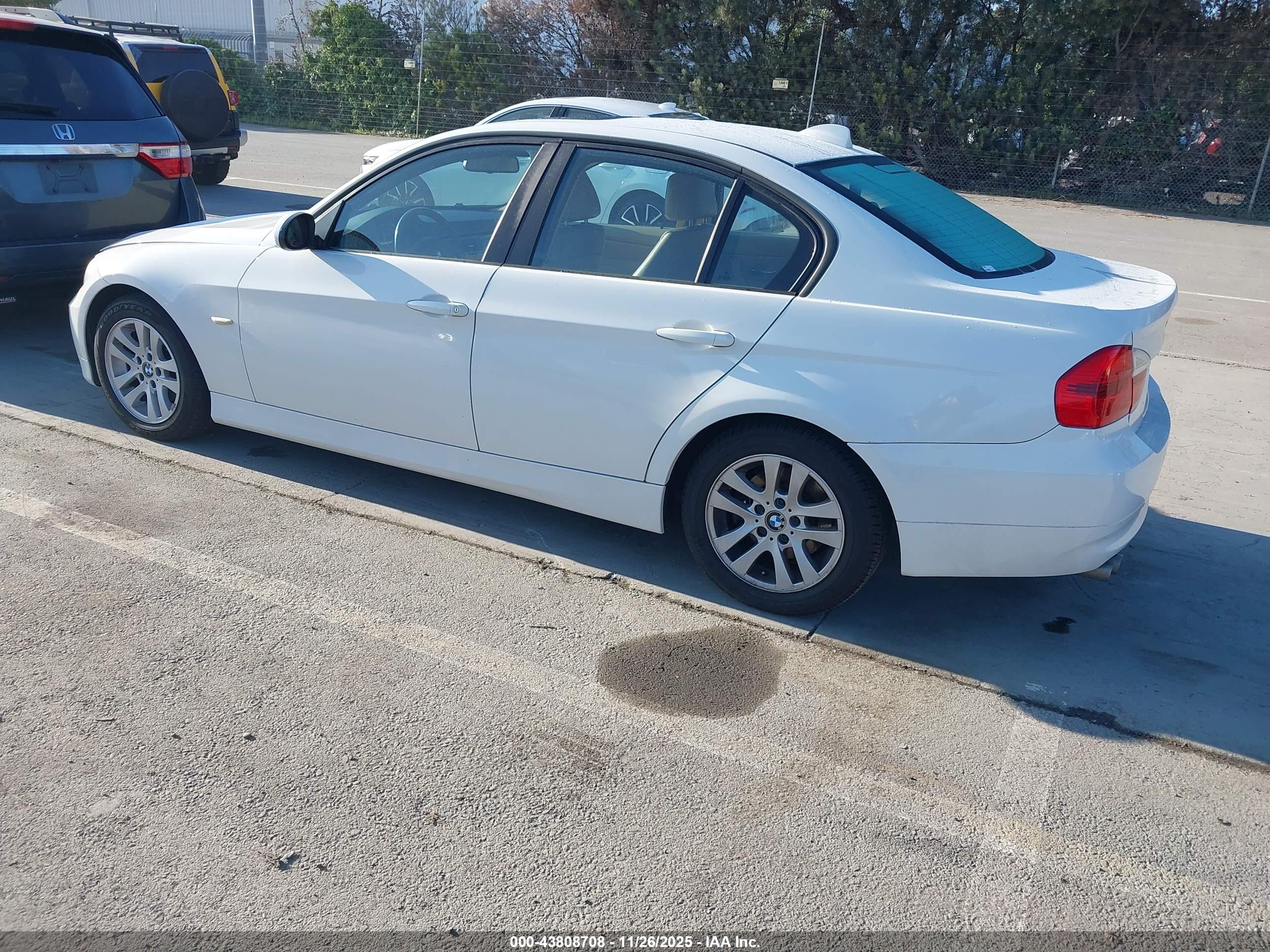 BMW 328I image 3