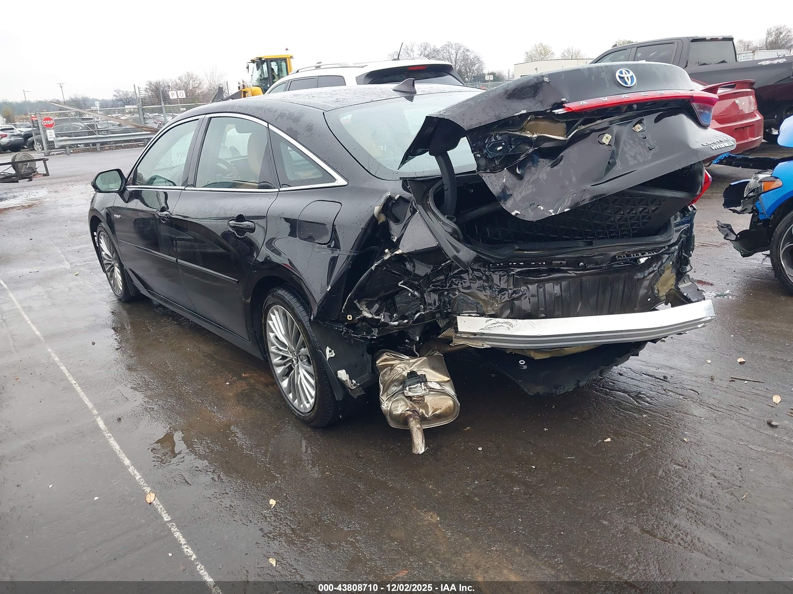 TOYOTA AVALON image 3