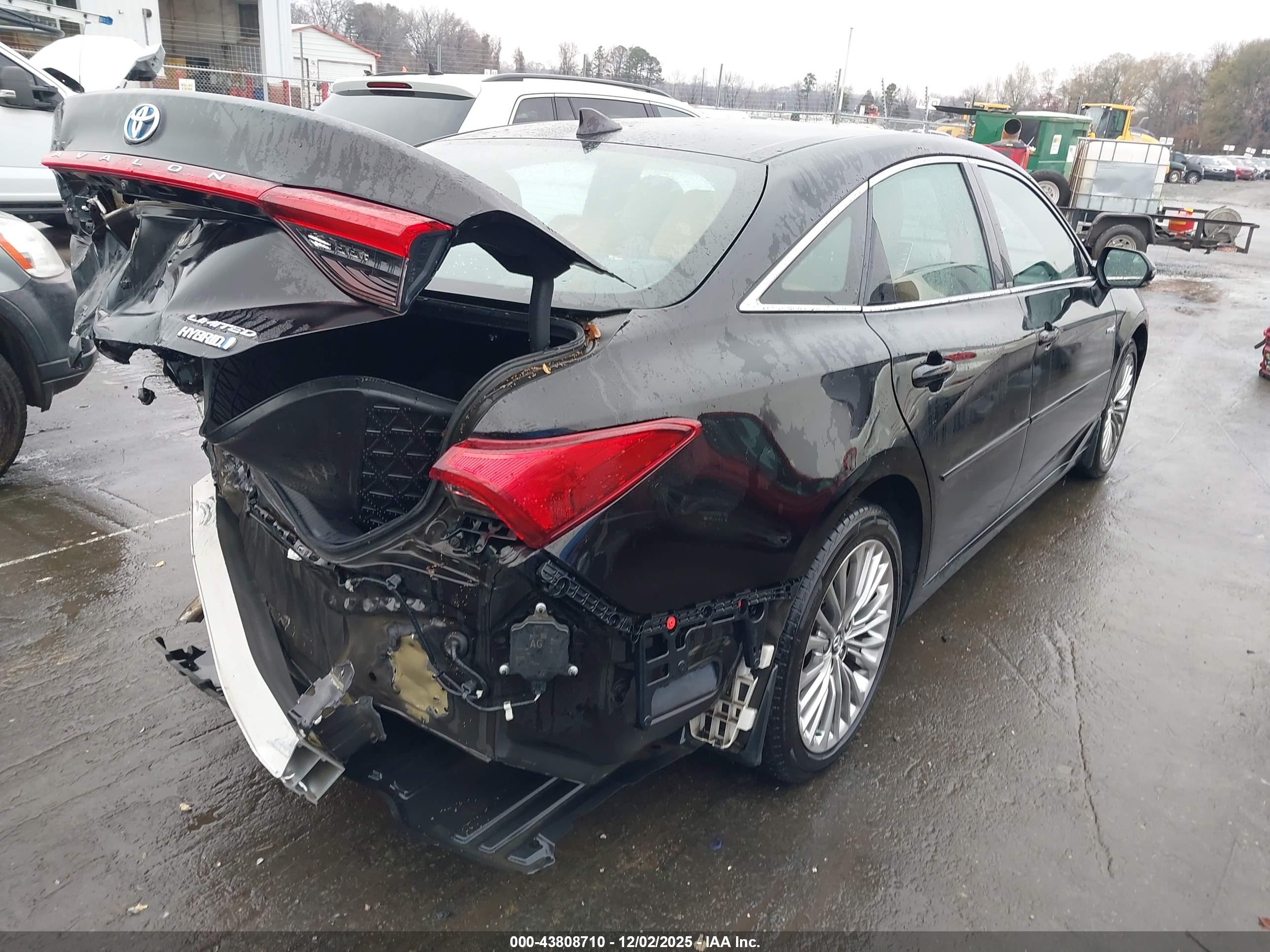 TOYOTA AVALON image 4