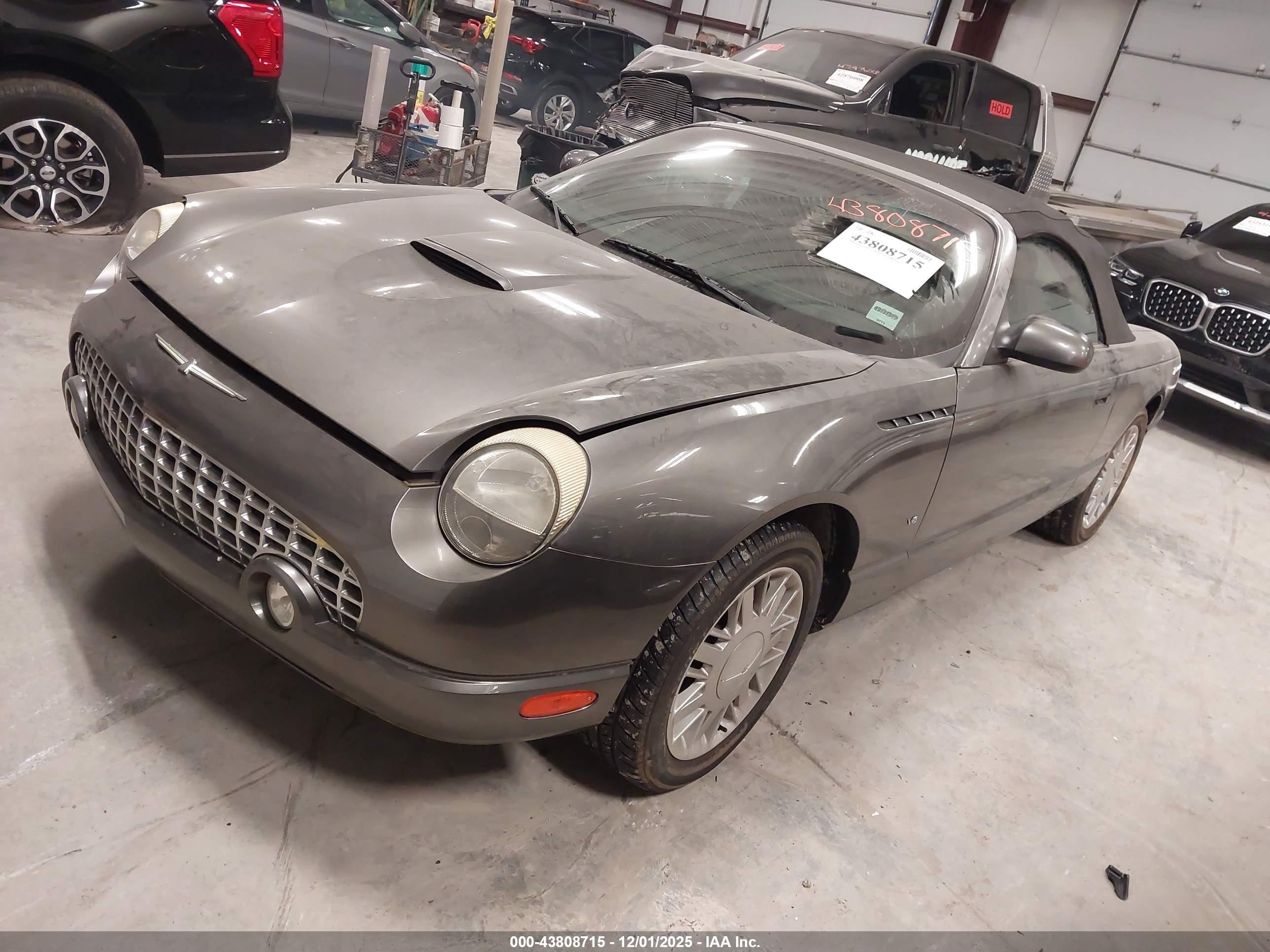 FORD THUNDERBIRD image 2