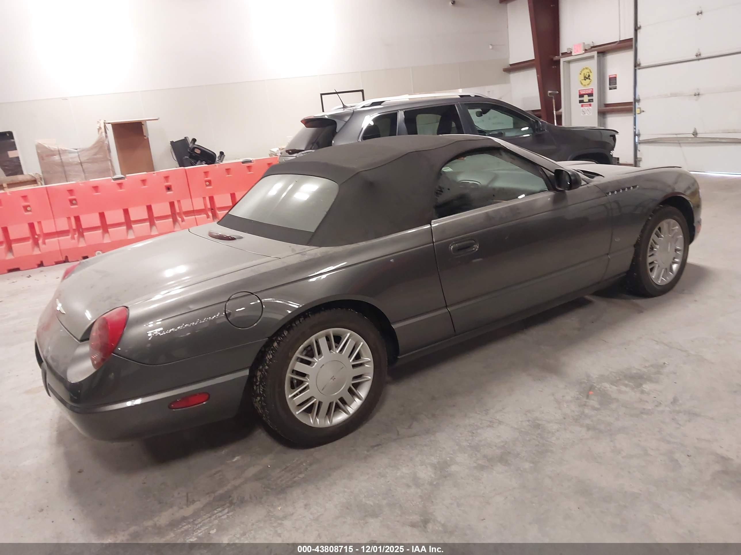 FORD THUNDERBIRD image 4