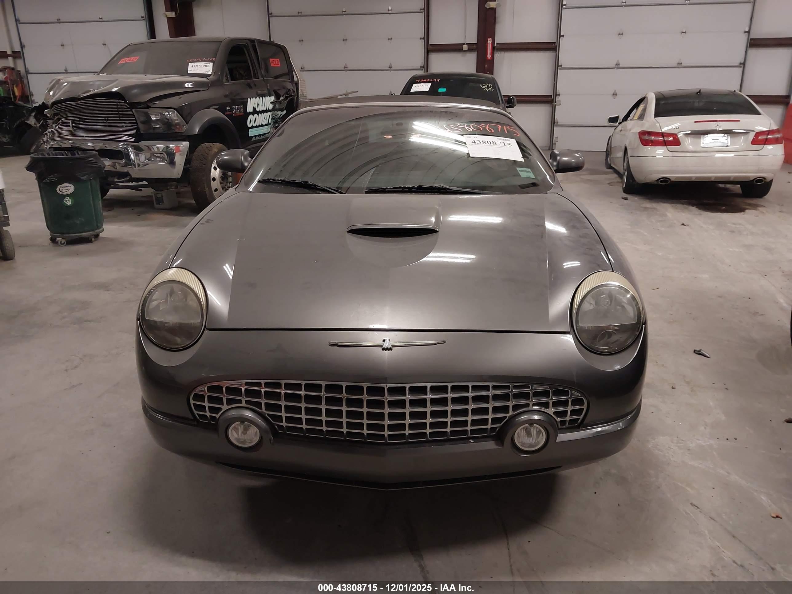 FORD THUNDERBIRD image 6