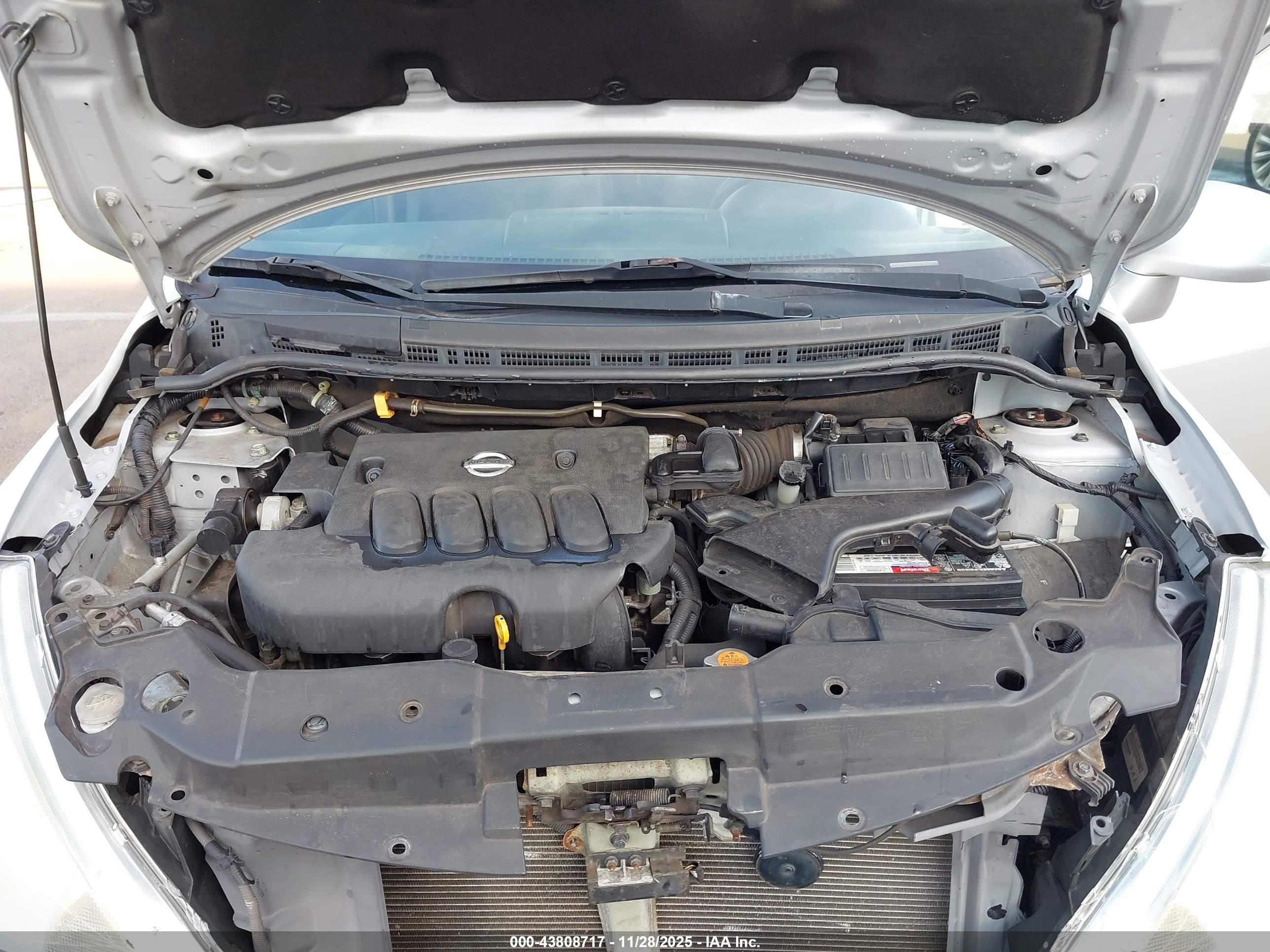 NISSAN VERSA image 10