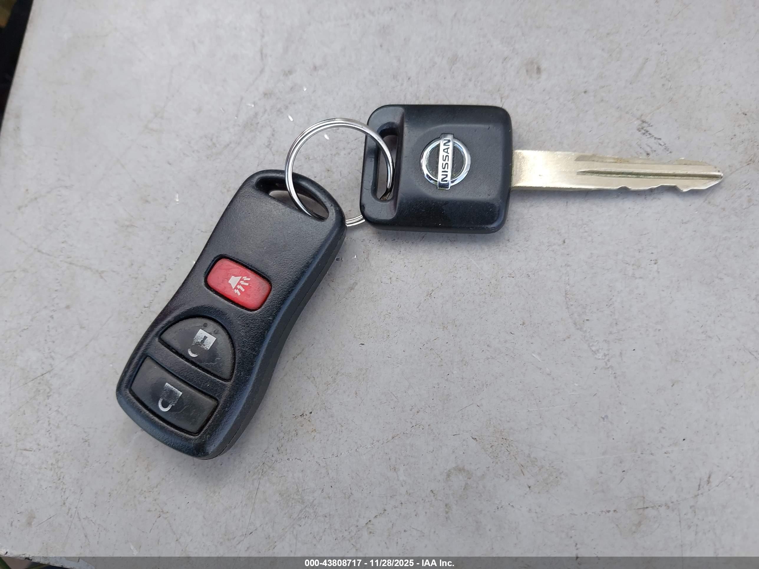 NISSAN VERSA image 11