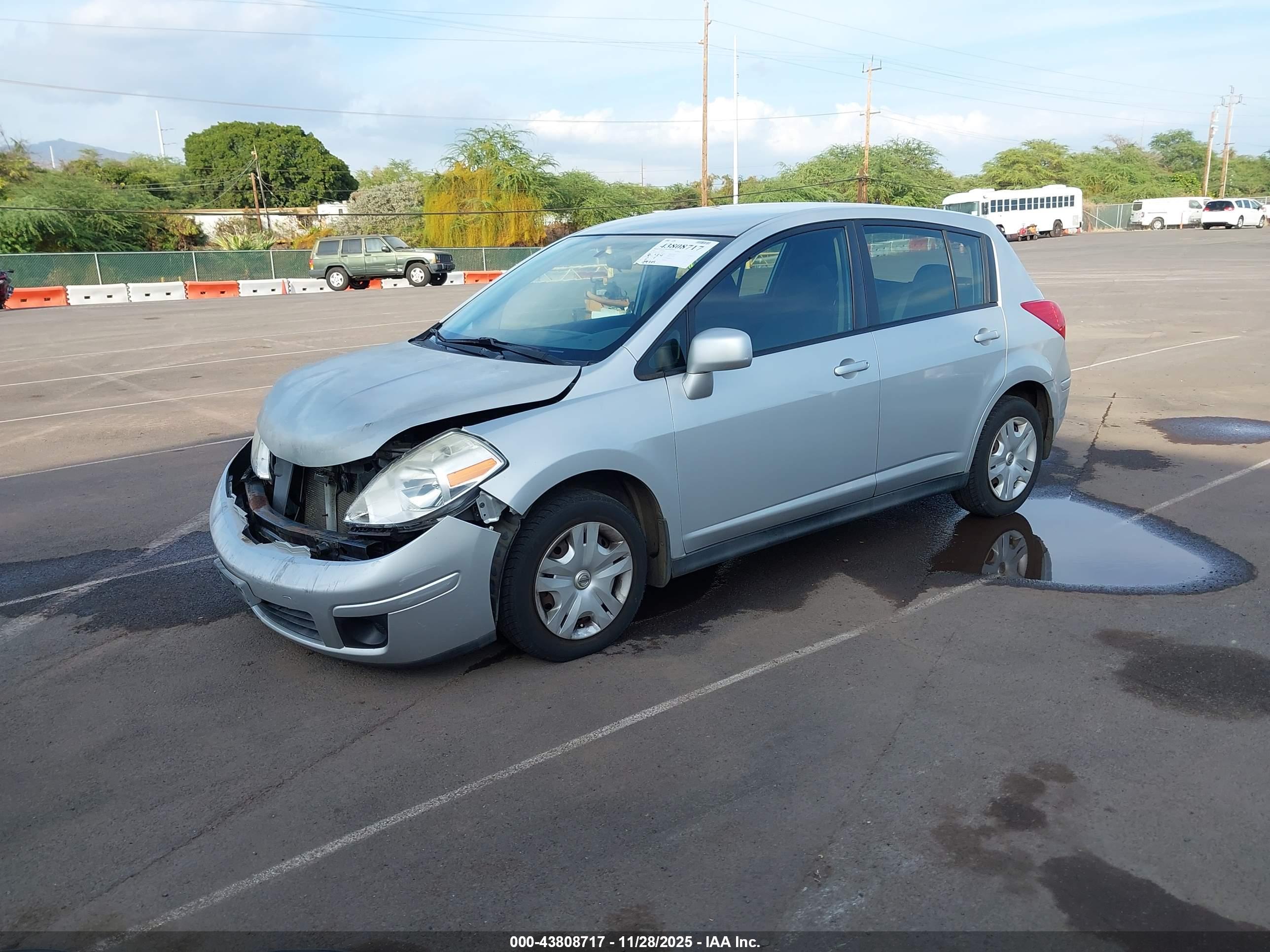 NISSAN VERSA image 2