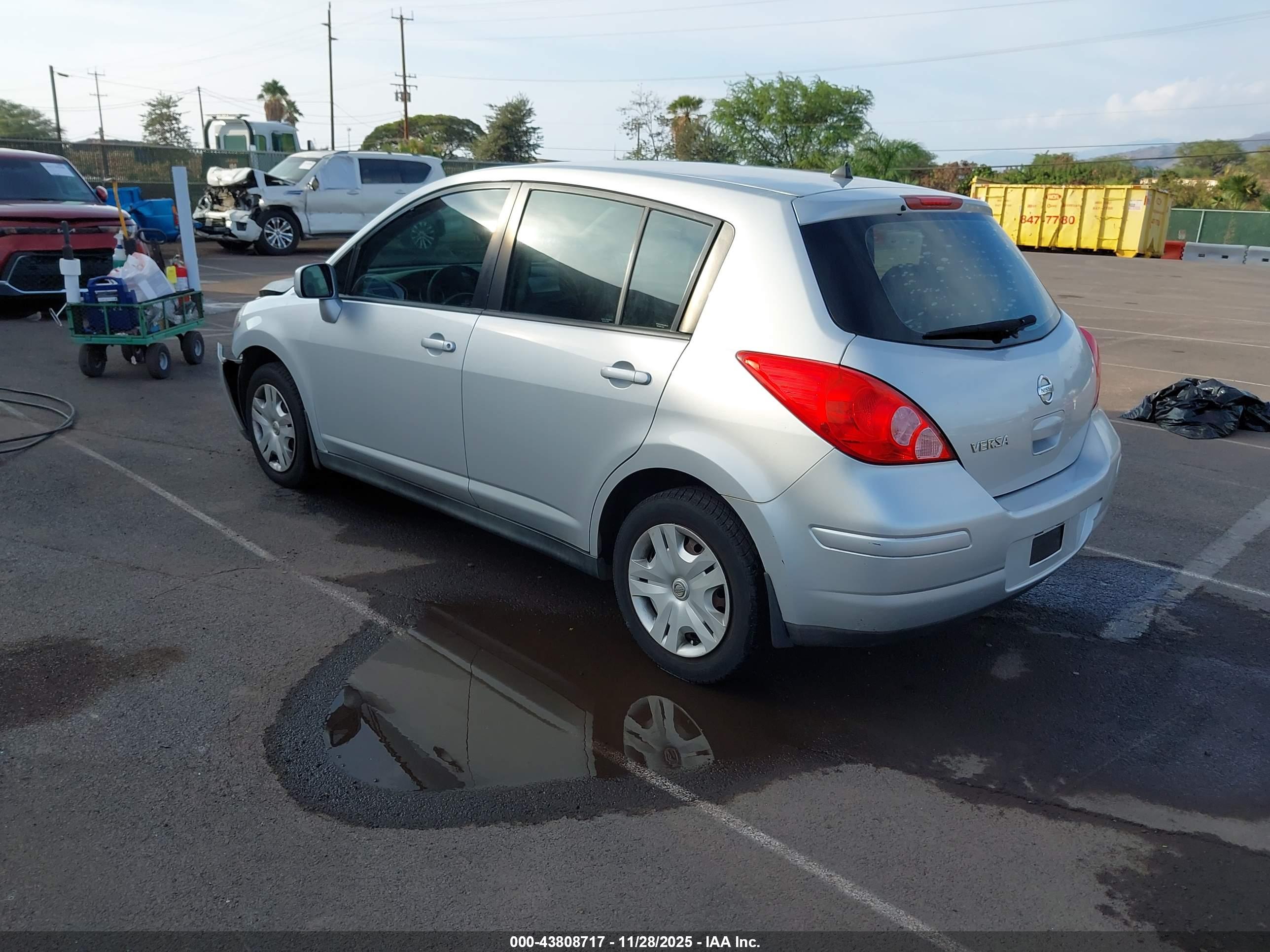 NISSAN VERSA image 3