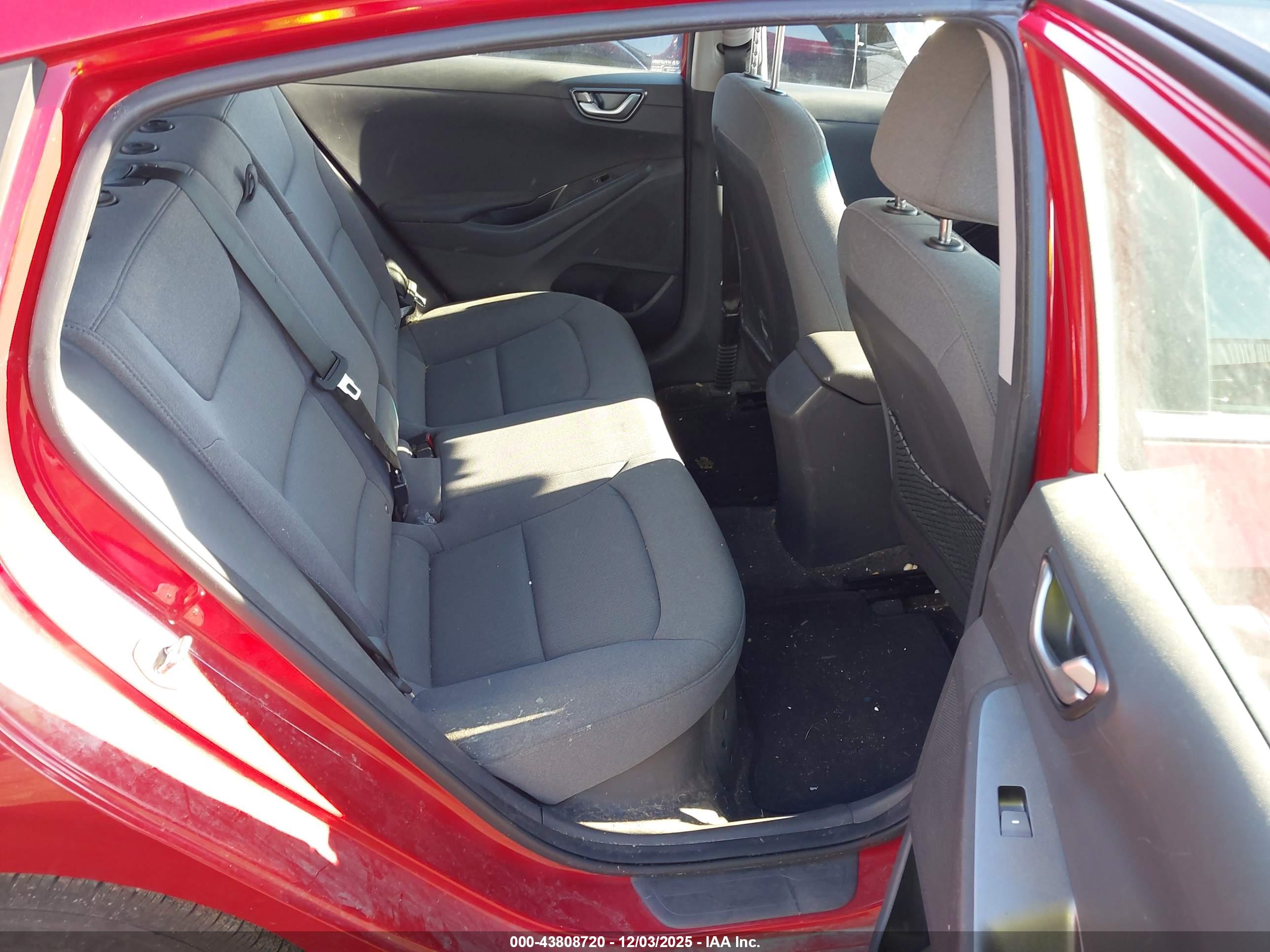 HYUNDAI IONIQ image 8