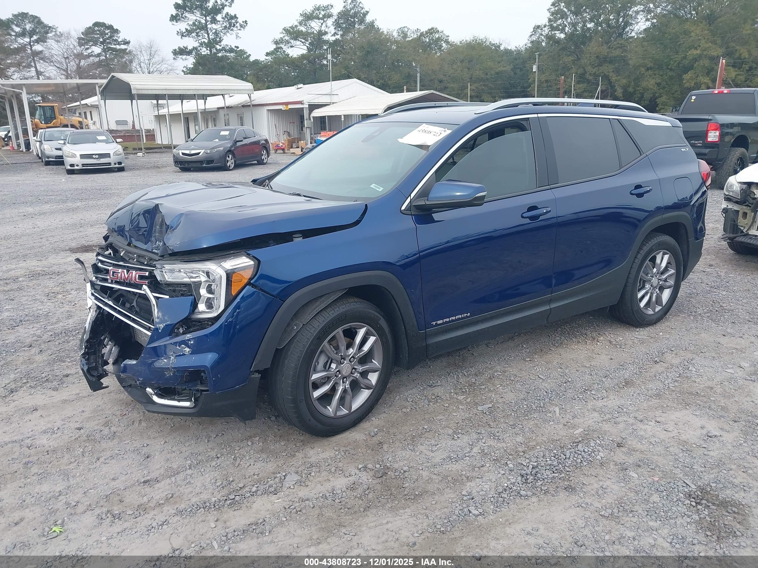 GMC TERRAIN image 2