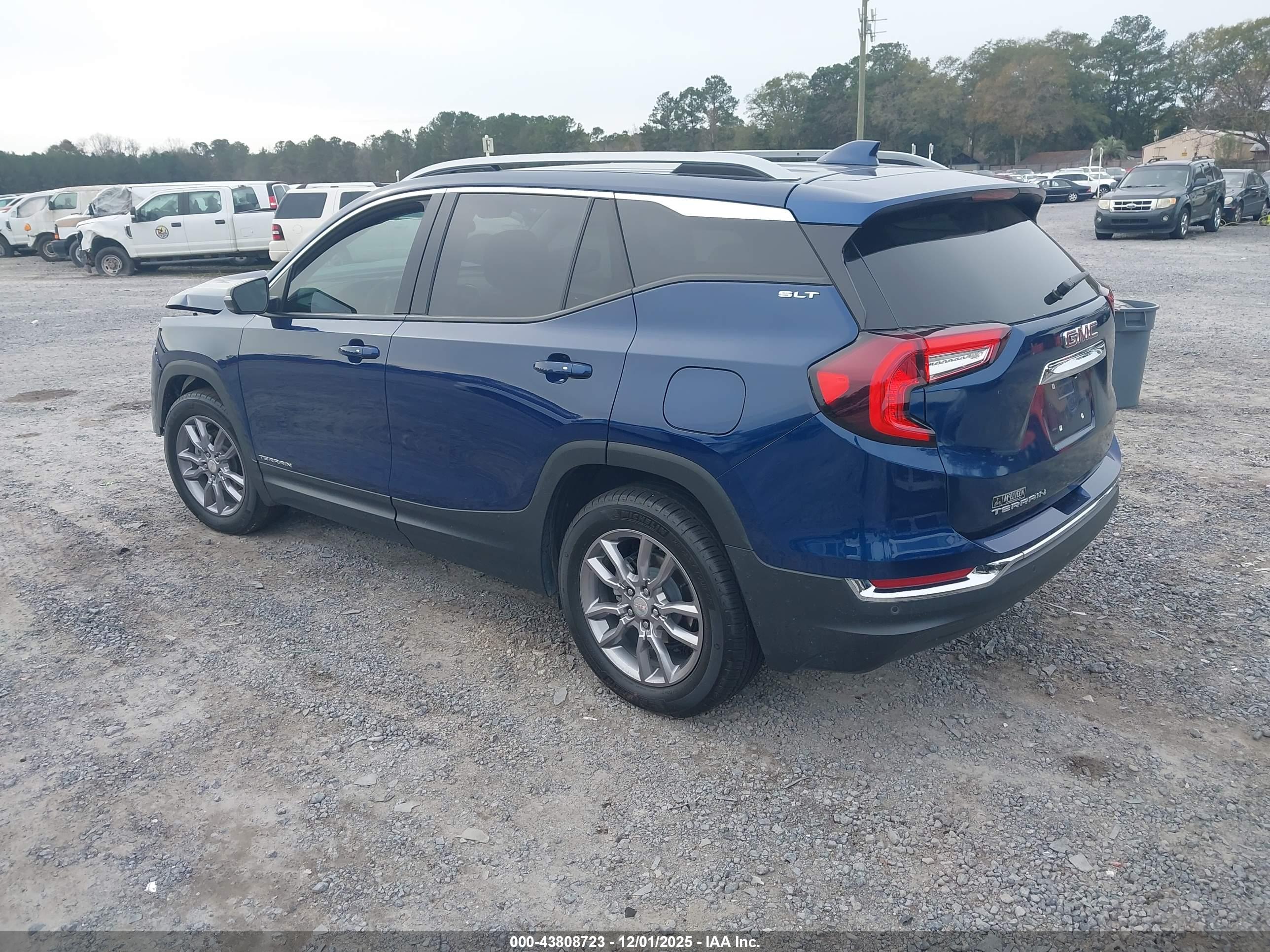 GMC TERRAIN image 3