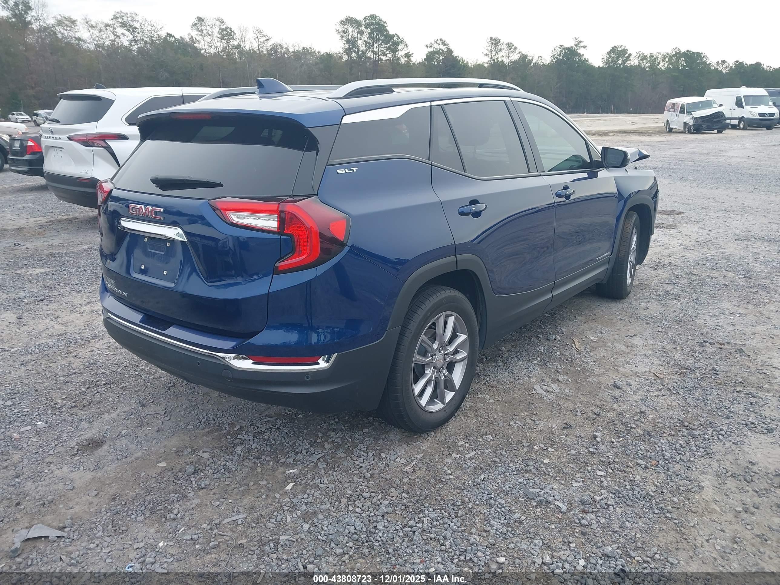GMC TERRAIN image 4