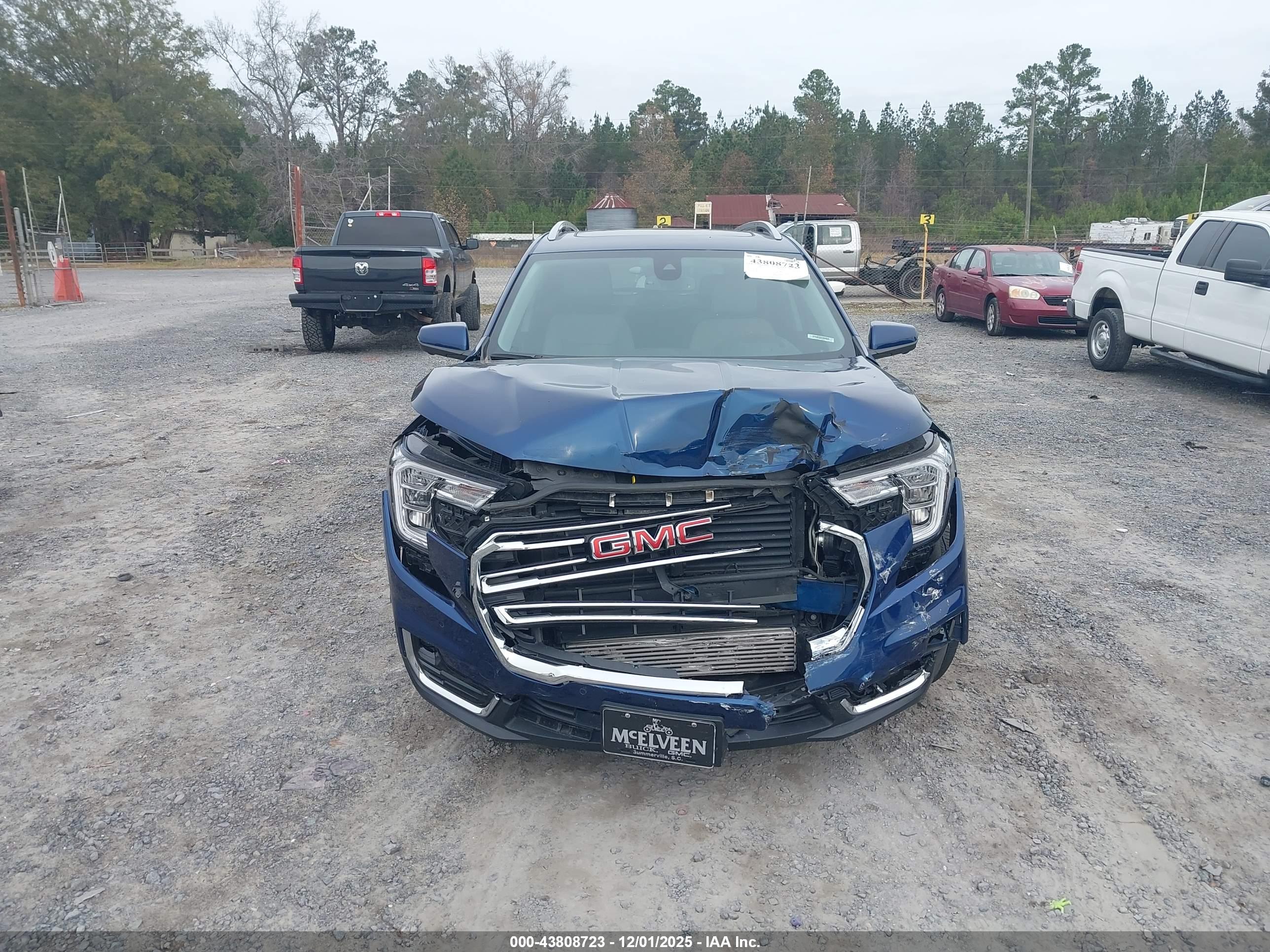 GMC TERRAIN image 6