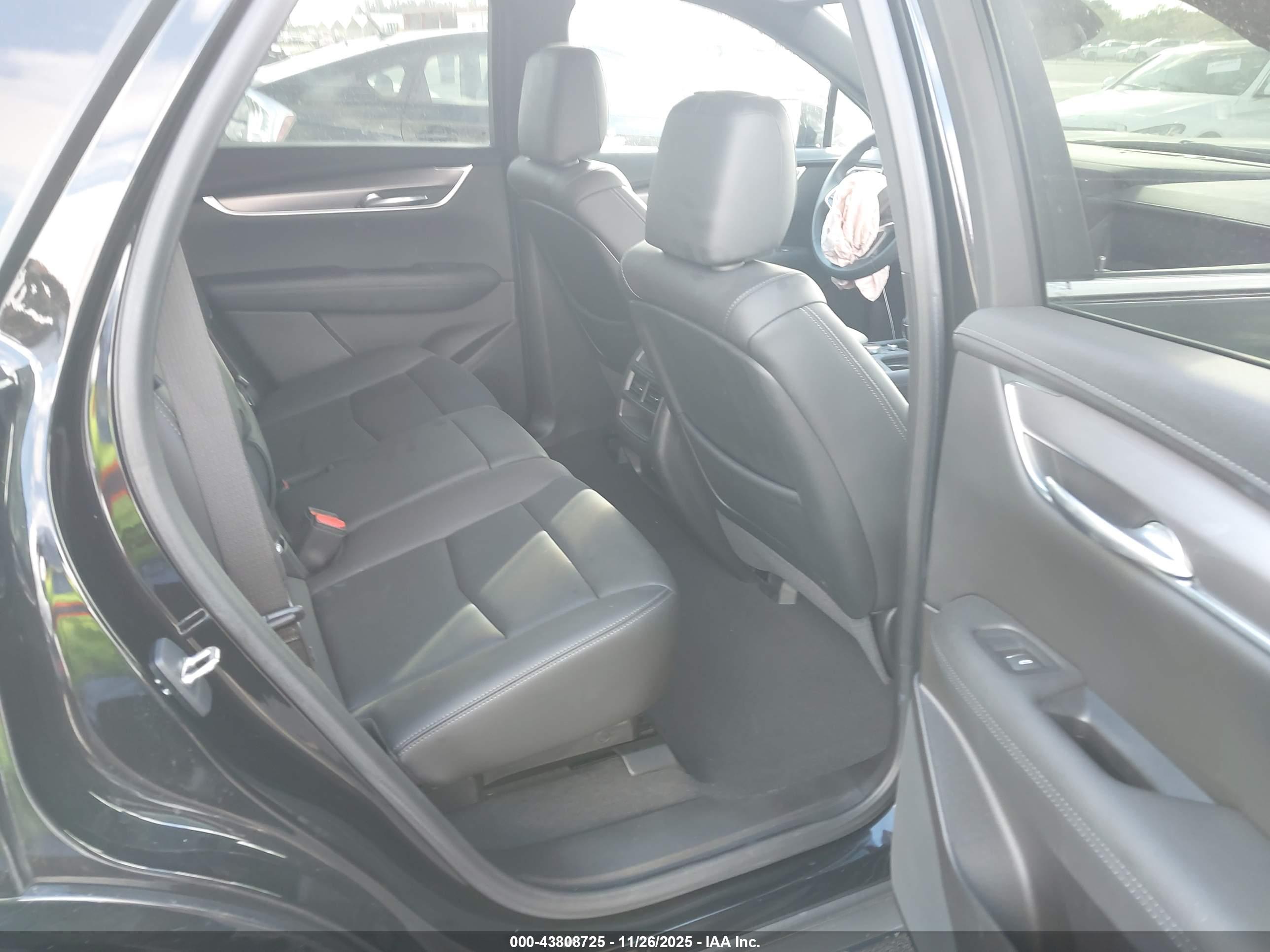 CADILLAC XT5 image 8