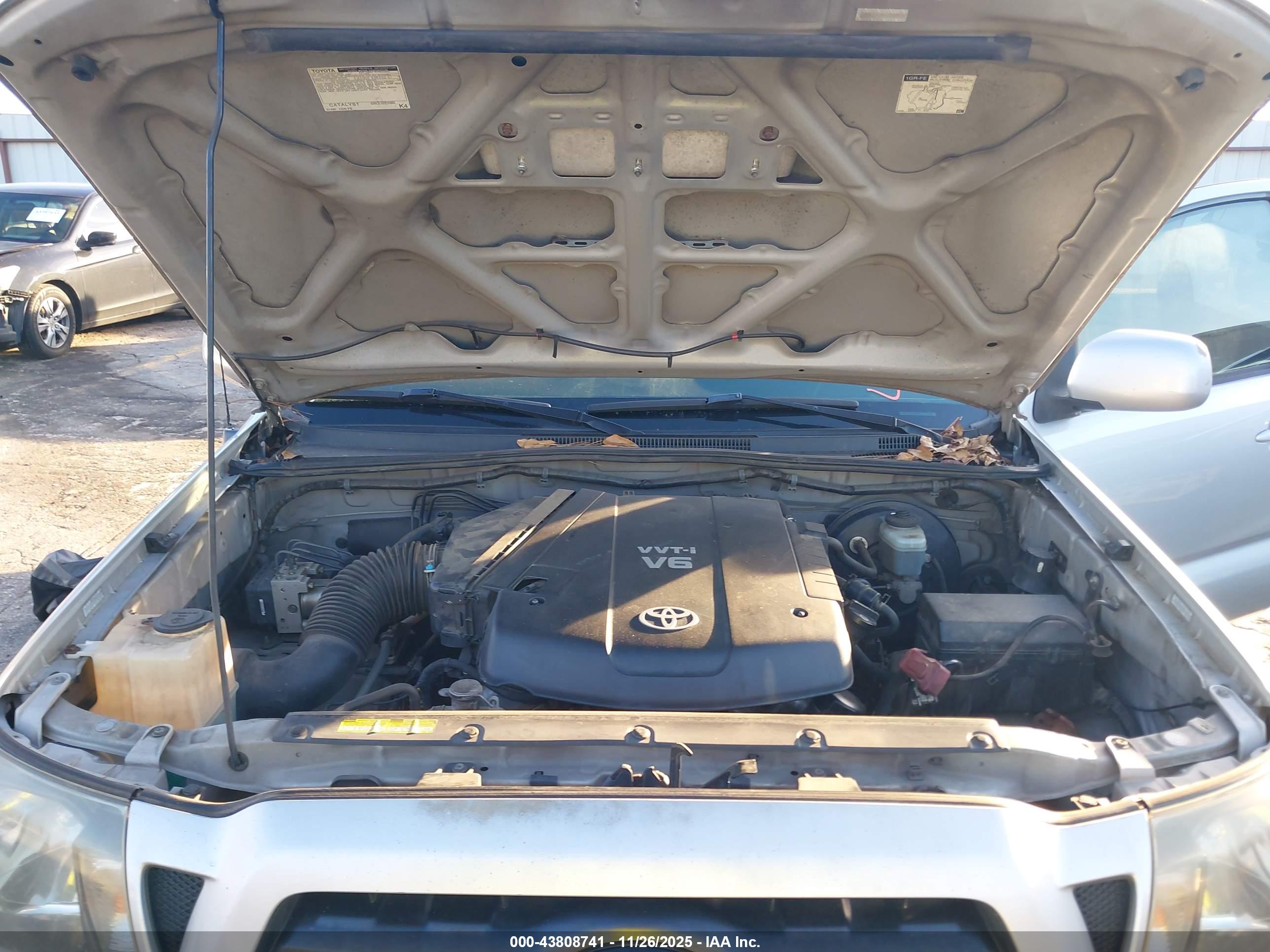 TOYOTA TACOMA image 10