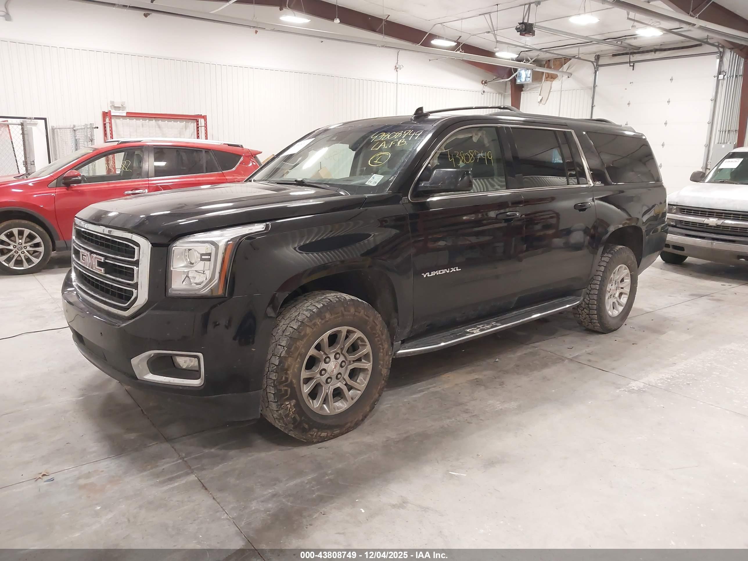 GMC YUKON image 2