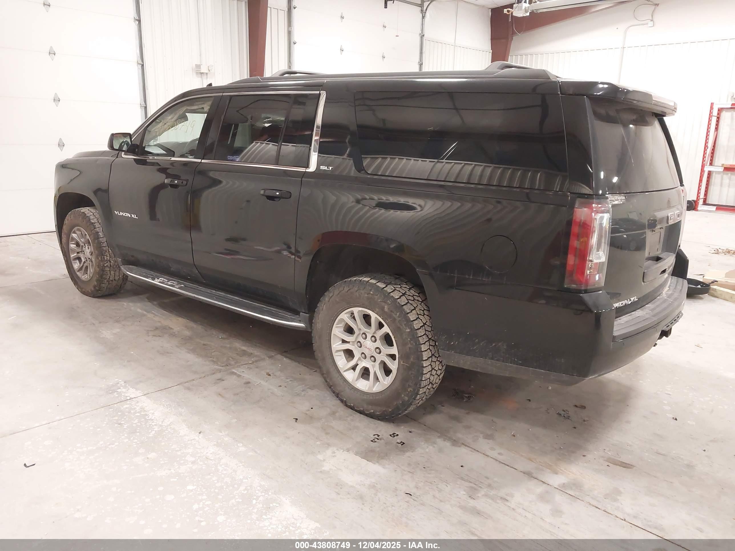 GMC YUKON image 3