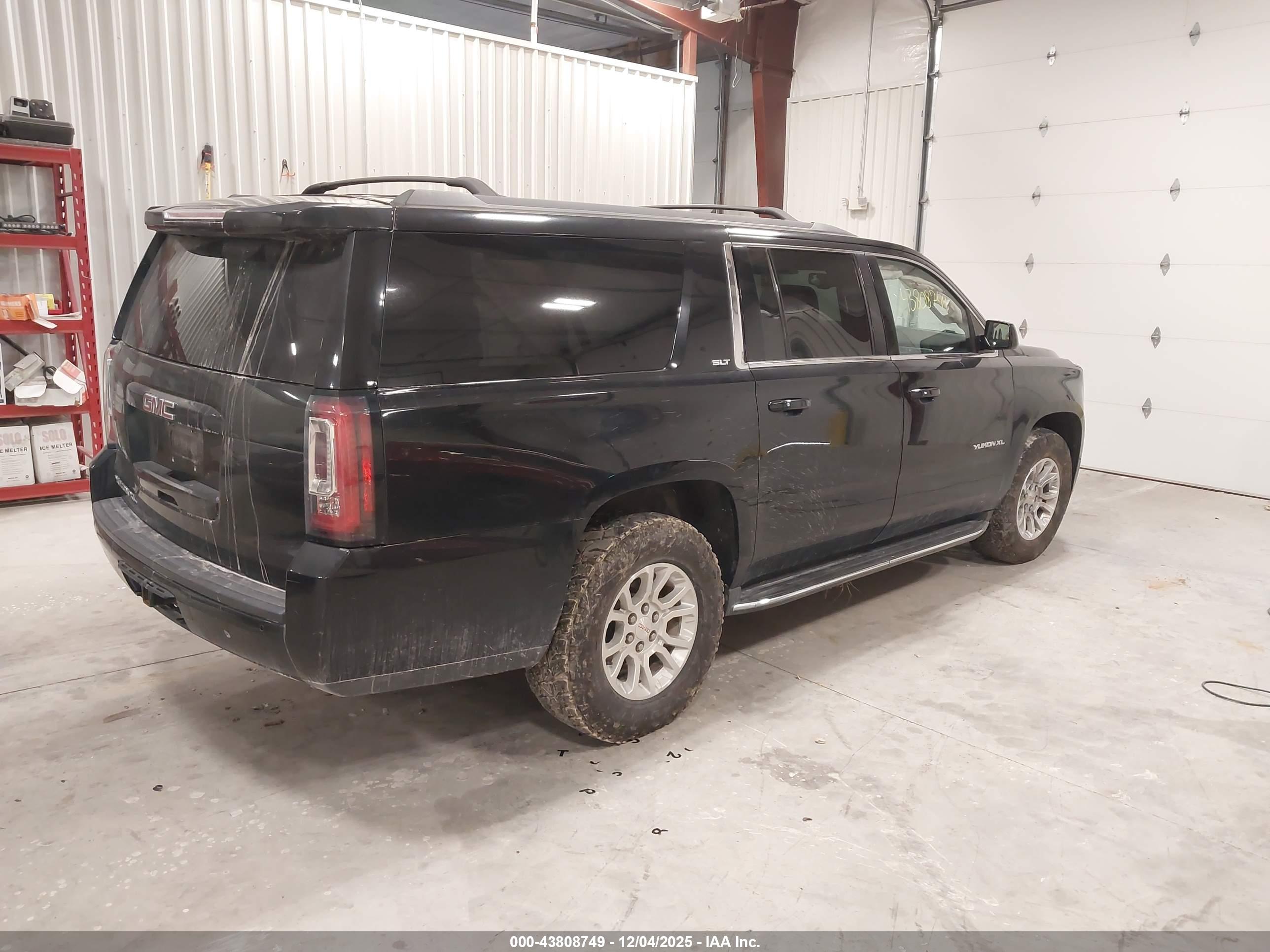 GMC YUKON image 4