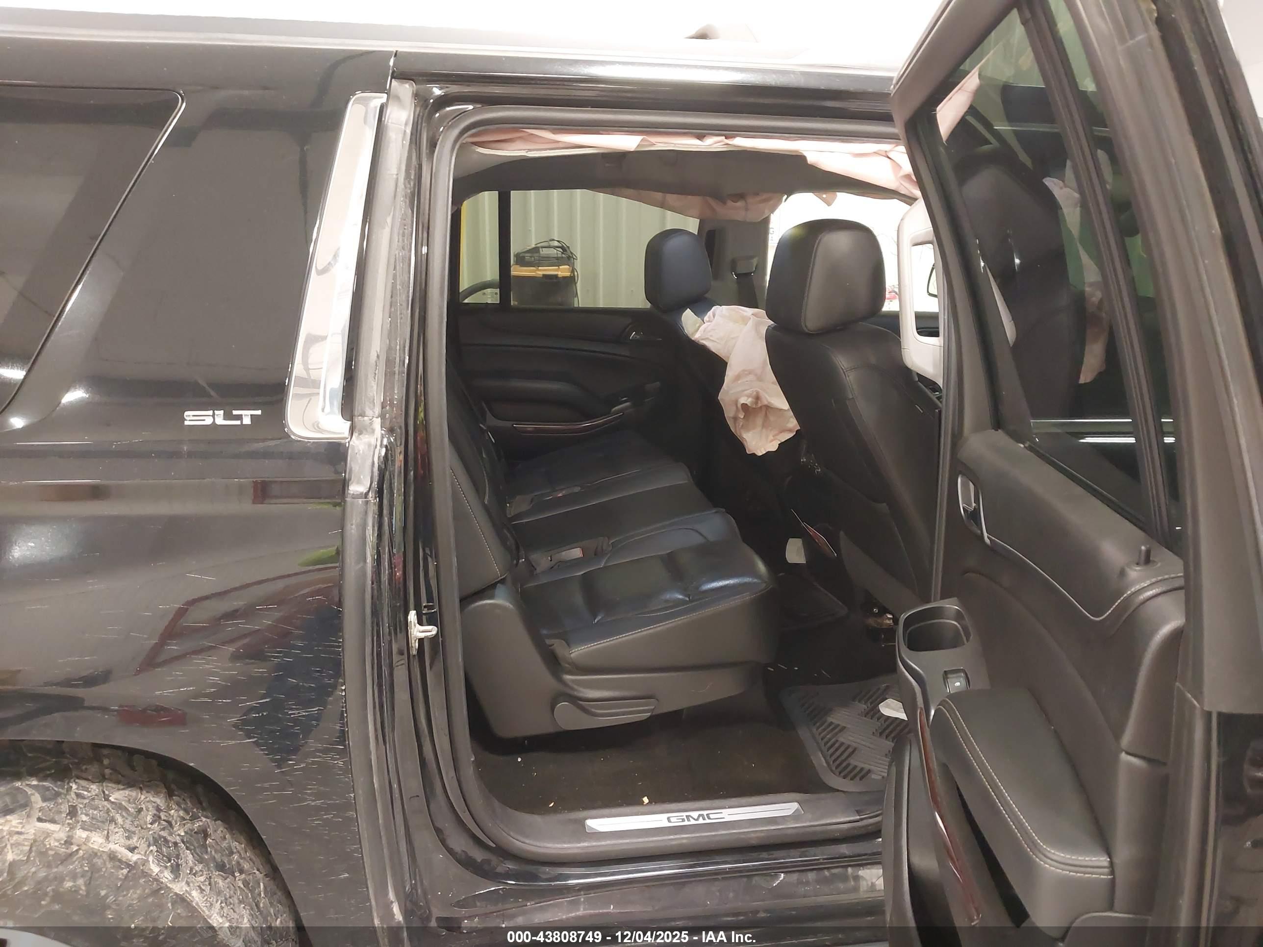GMC YUKON image 8