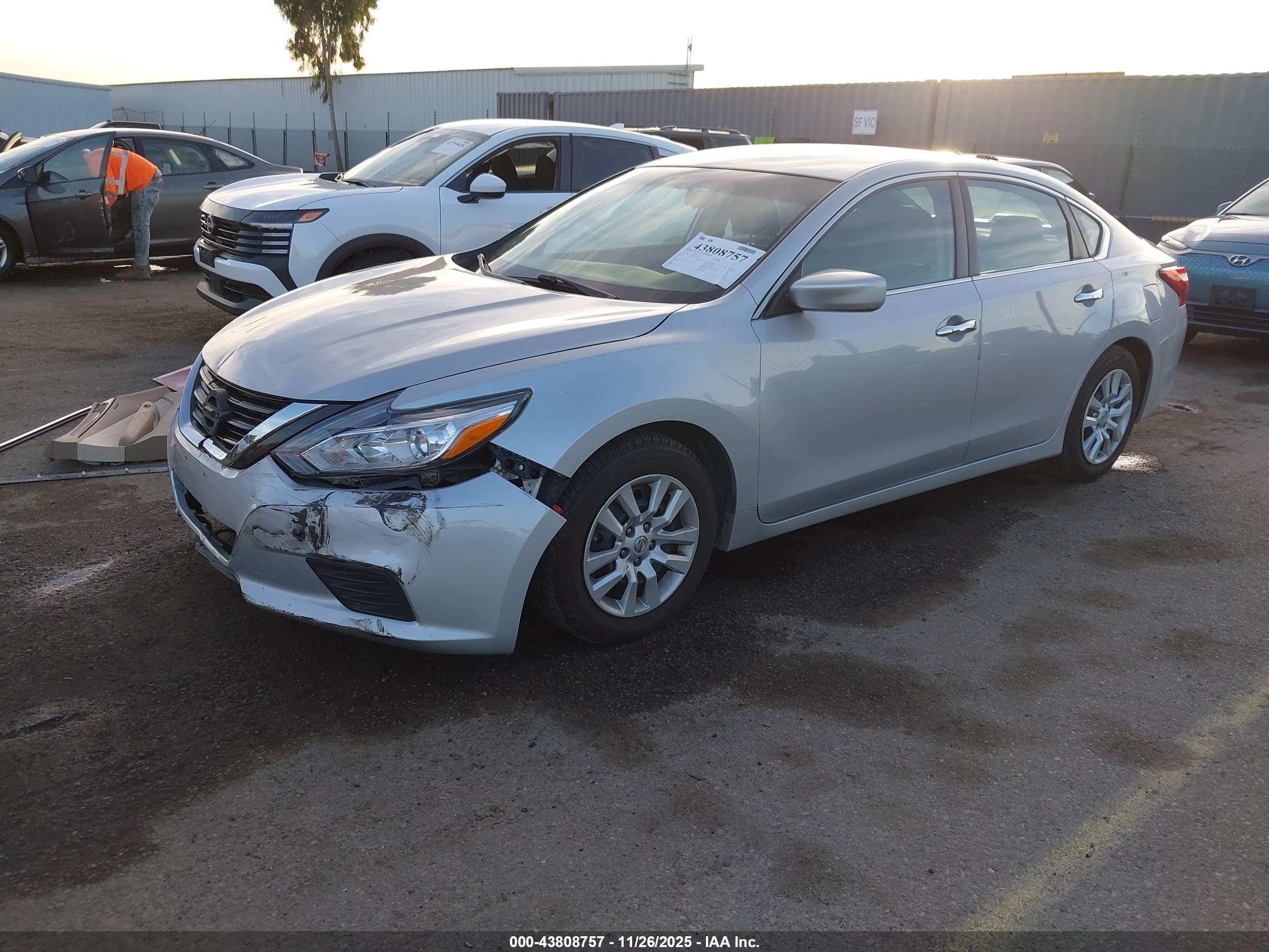 NISSAN ALTIMA image 2