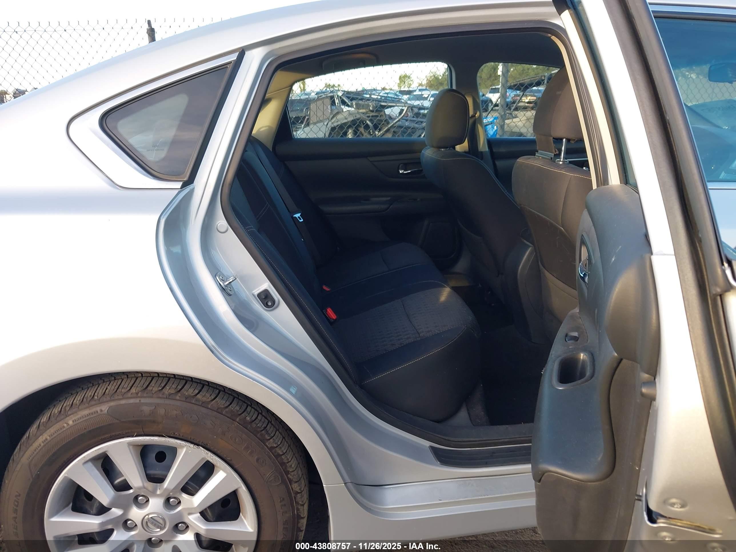 NISSAN ALTIMA image 8