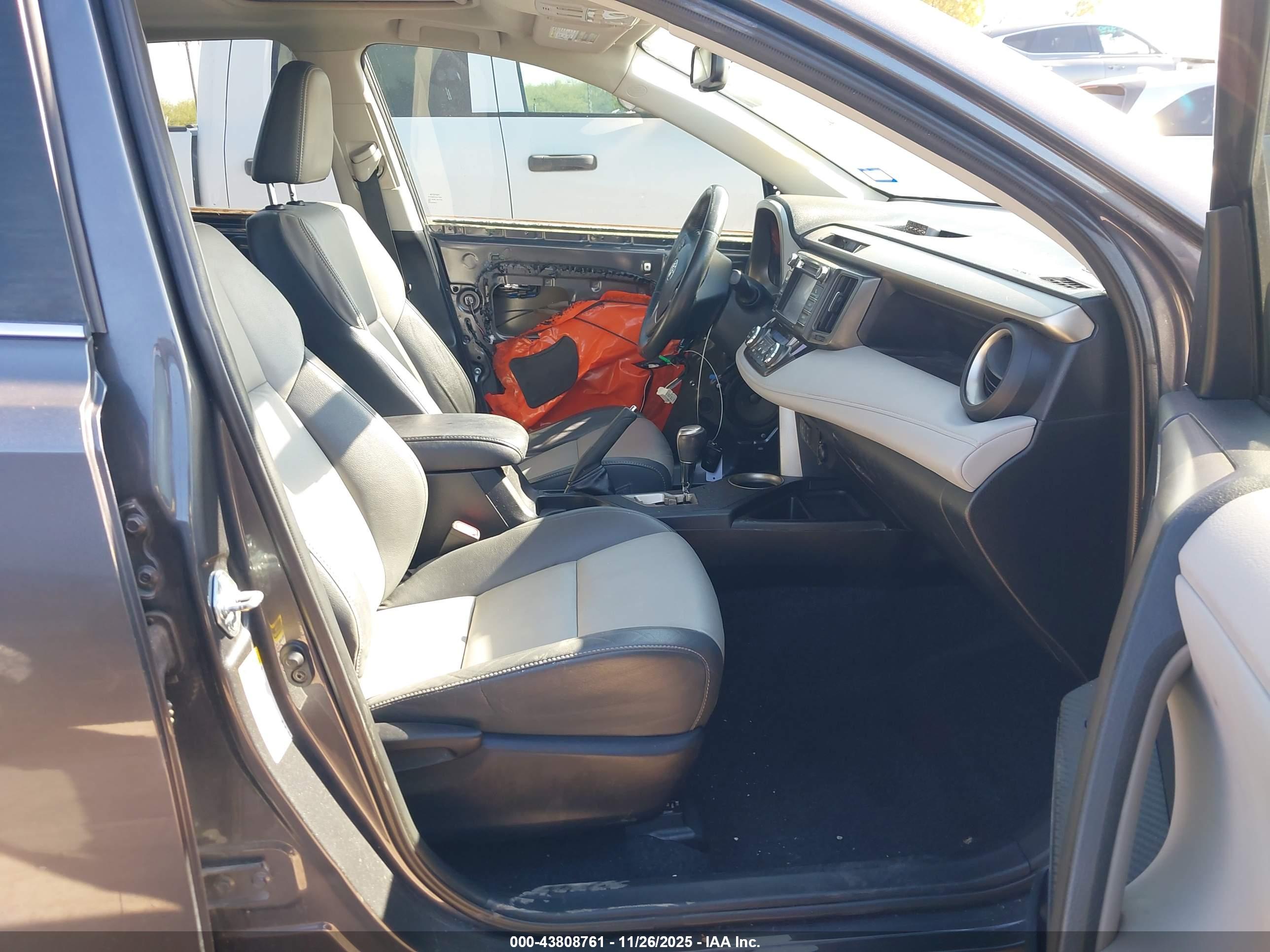 TOYOTA RAV4 image 5