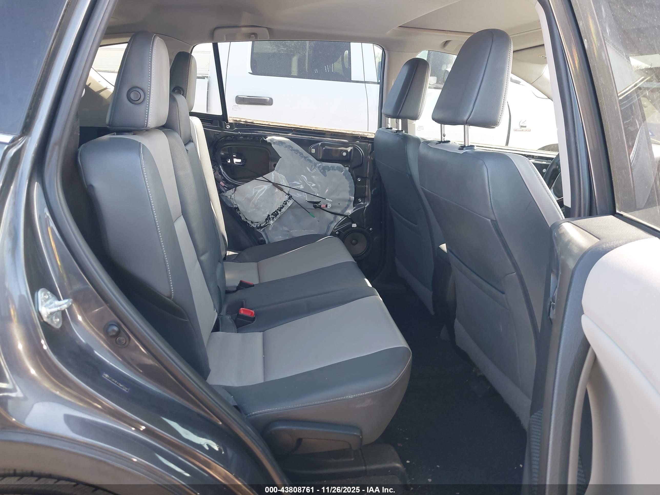 TOYOTA RAV4 image 8