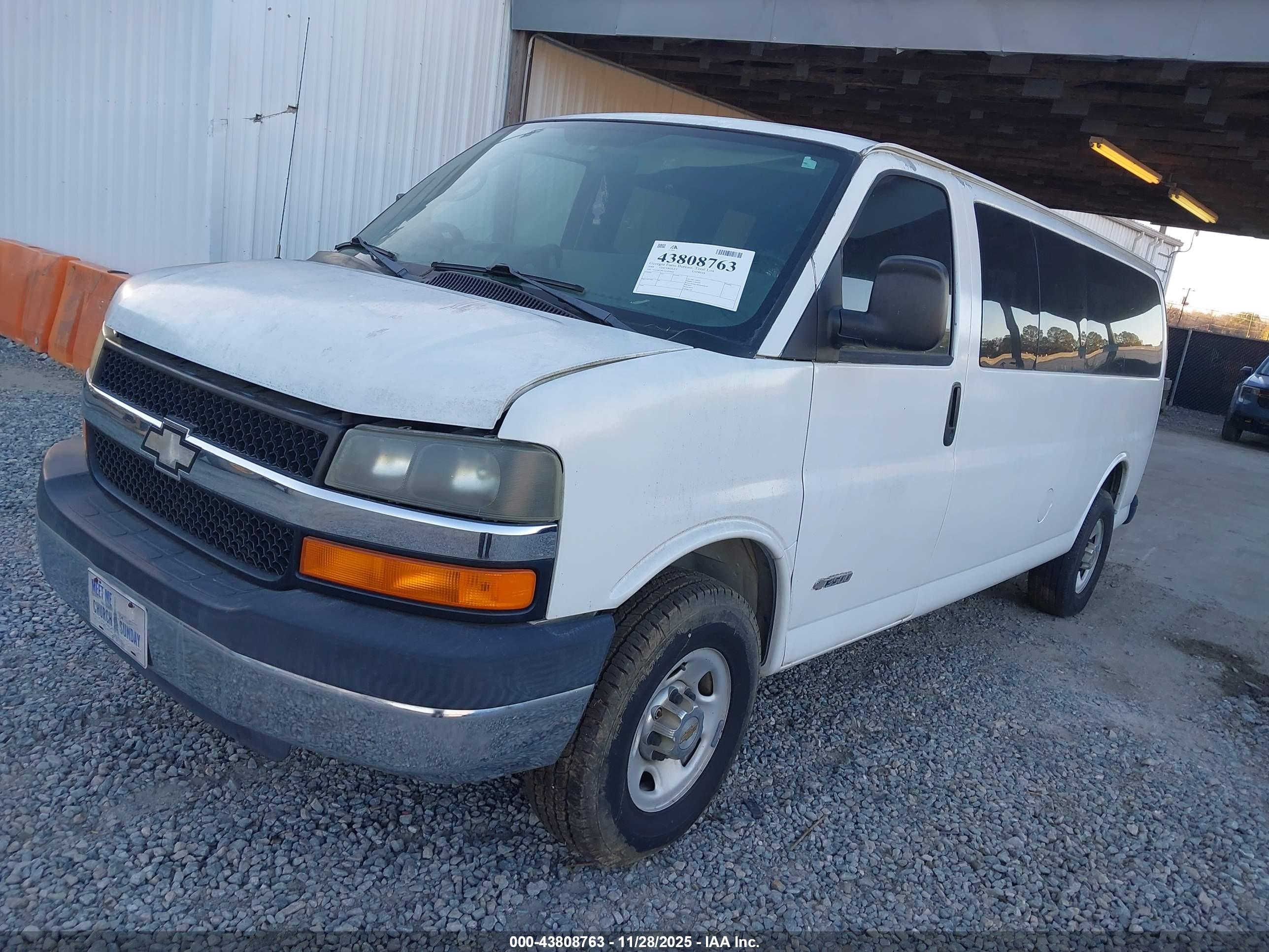CHEVROLET EXPRESS image 2