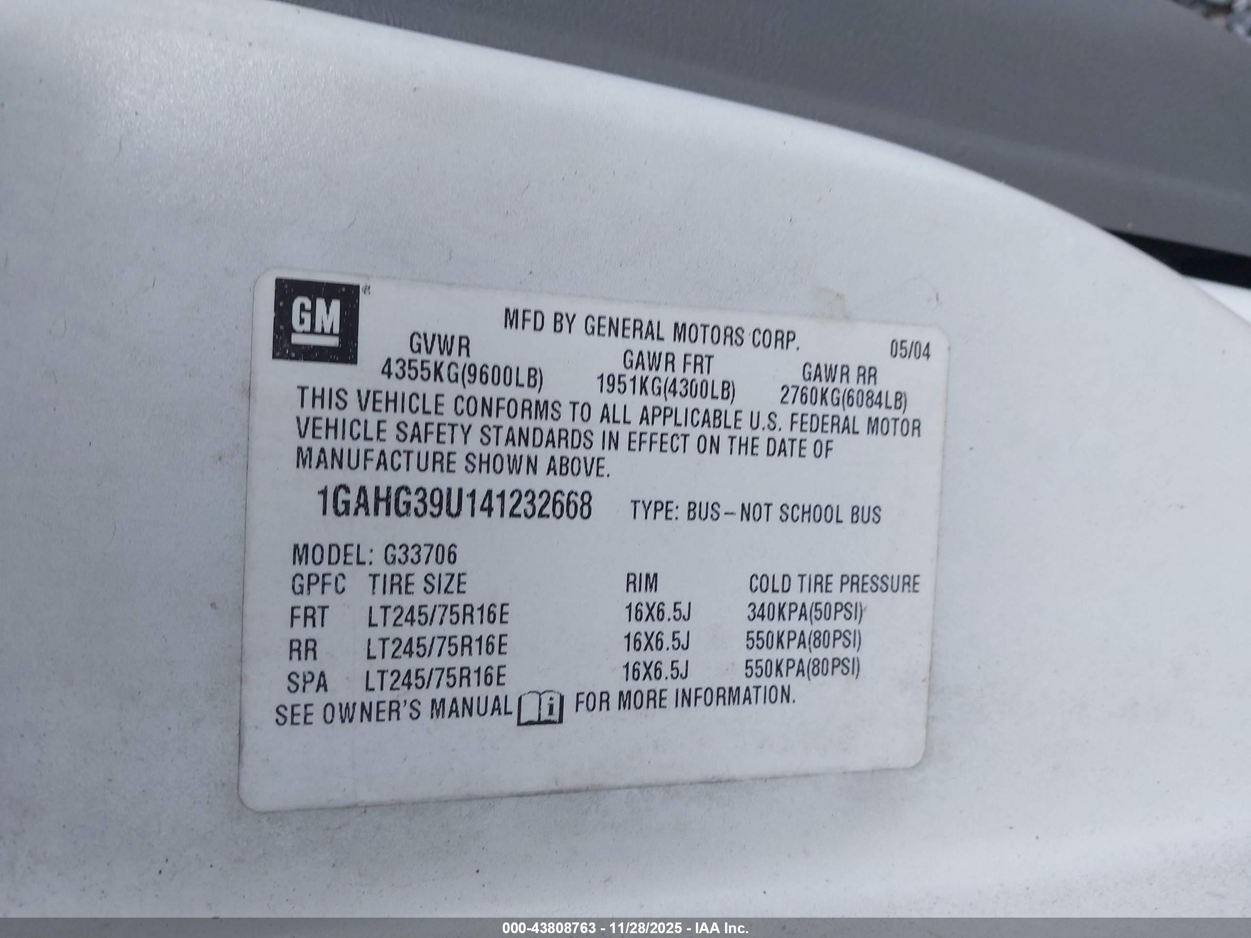 CHEVROLET EXPRESS image 9