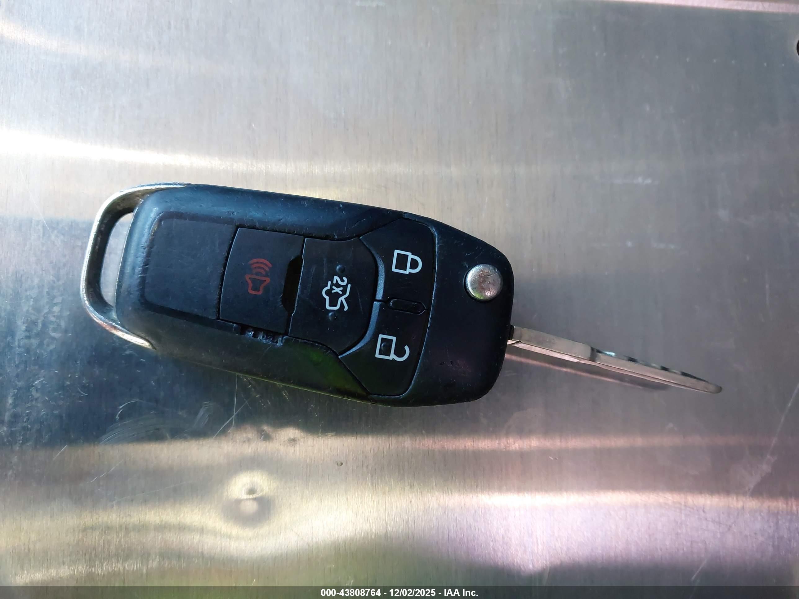 FORD FUSION image 11
