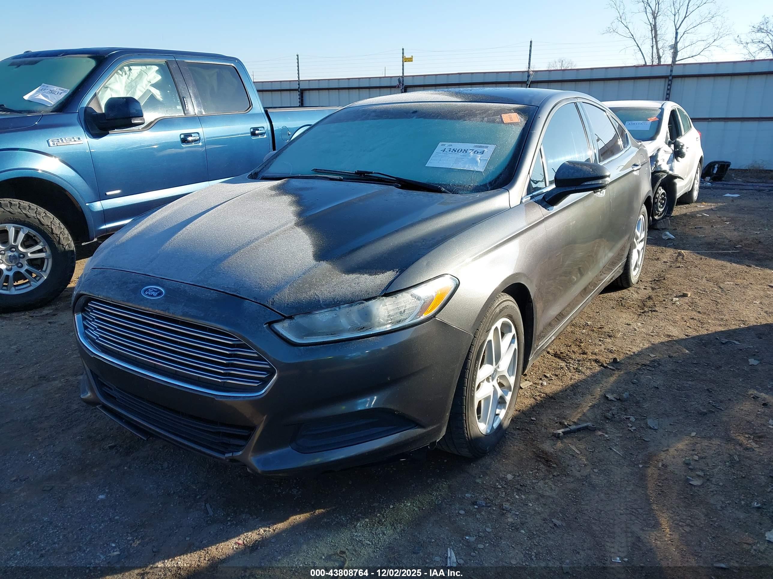 FORD FUSION image 2