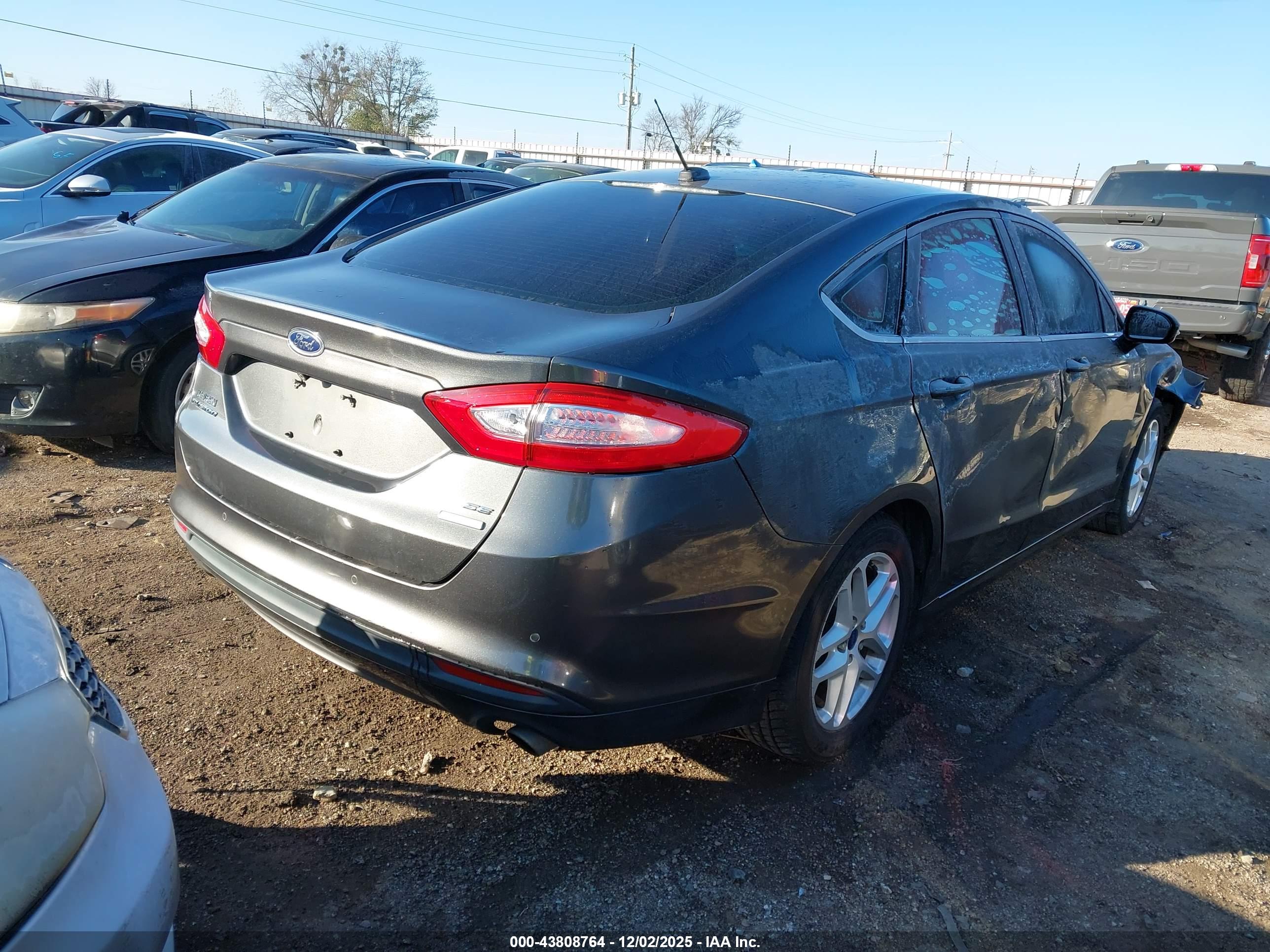 FORD FUSION image 4