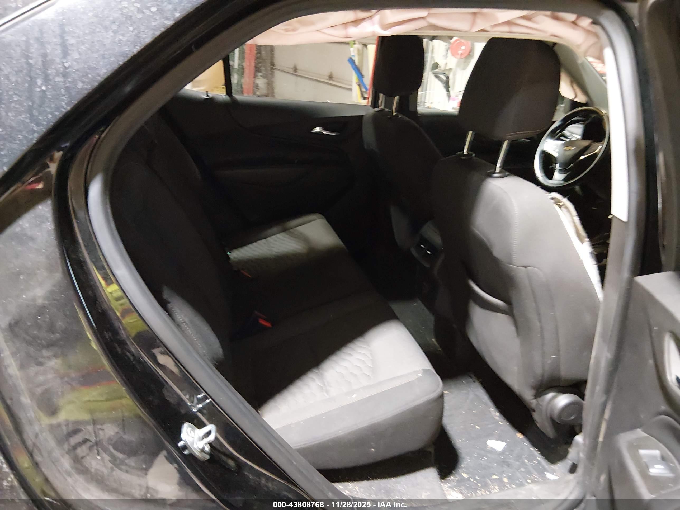 CHEVROLET EQUINOX image 8